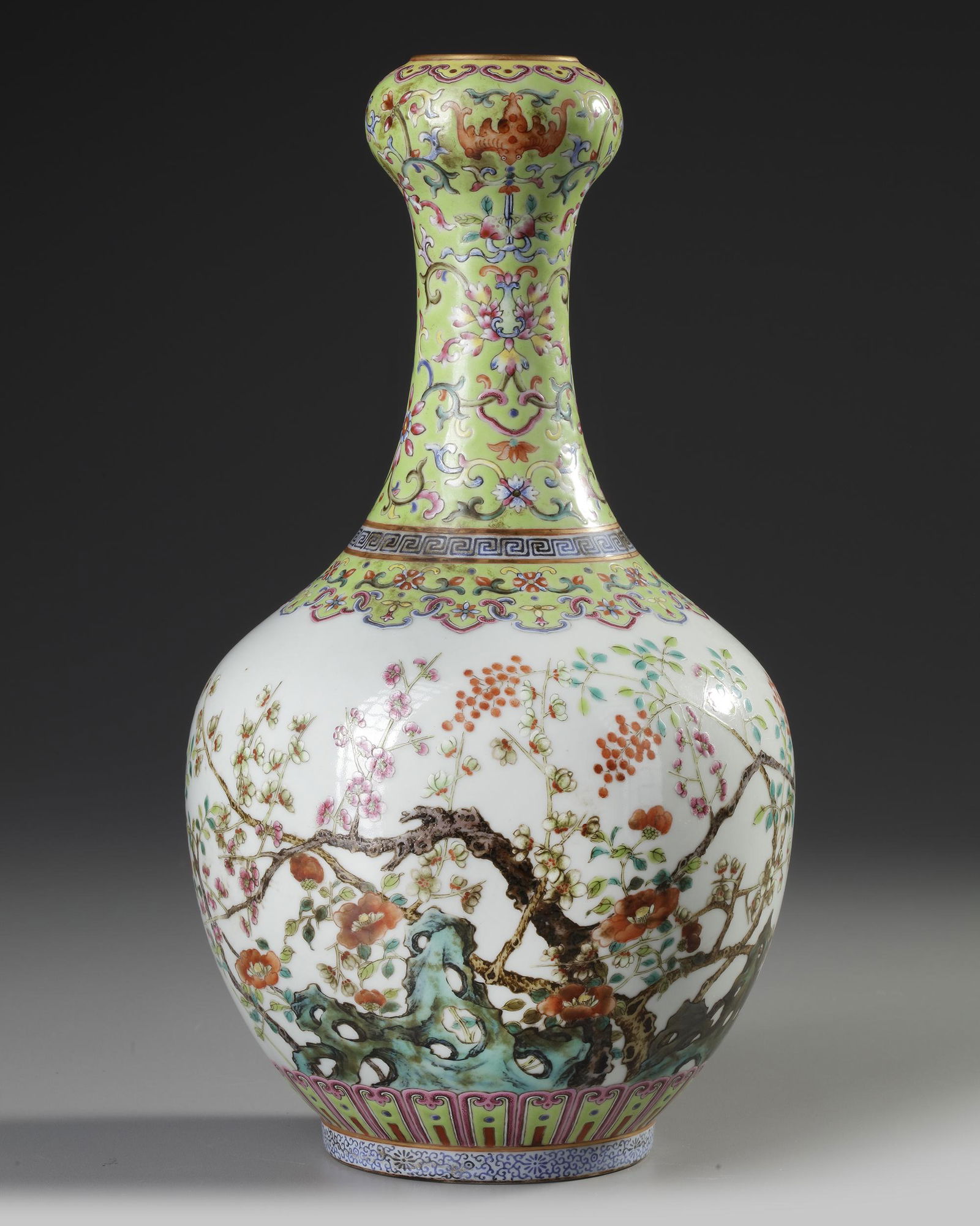 A CHINESE FAMILLE ROSE GARLIC HEAD VASE,  QING DYNASTY (1644â€“1911) (1 of 4)