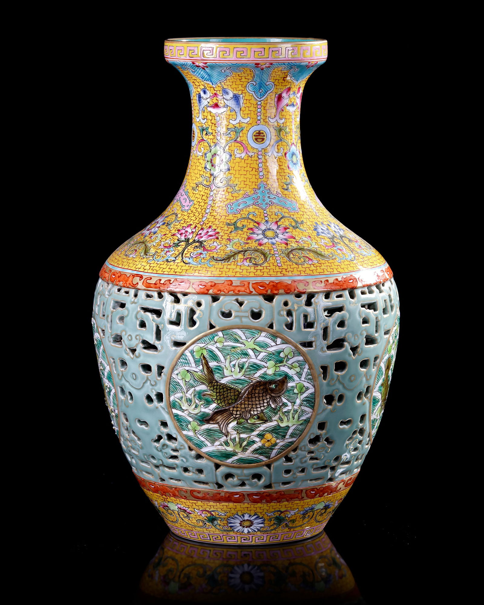 A CHINESE FAMILLE ROSE RETICULATED ROTATING VASE, 20TH CENTURY (1 of 5)