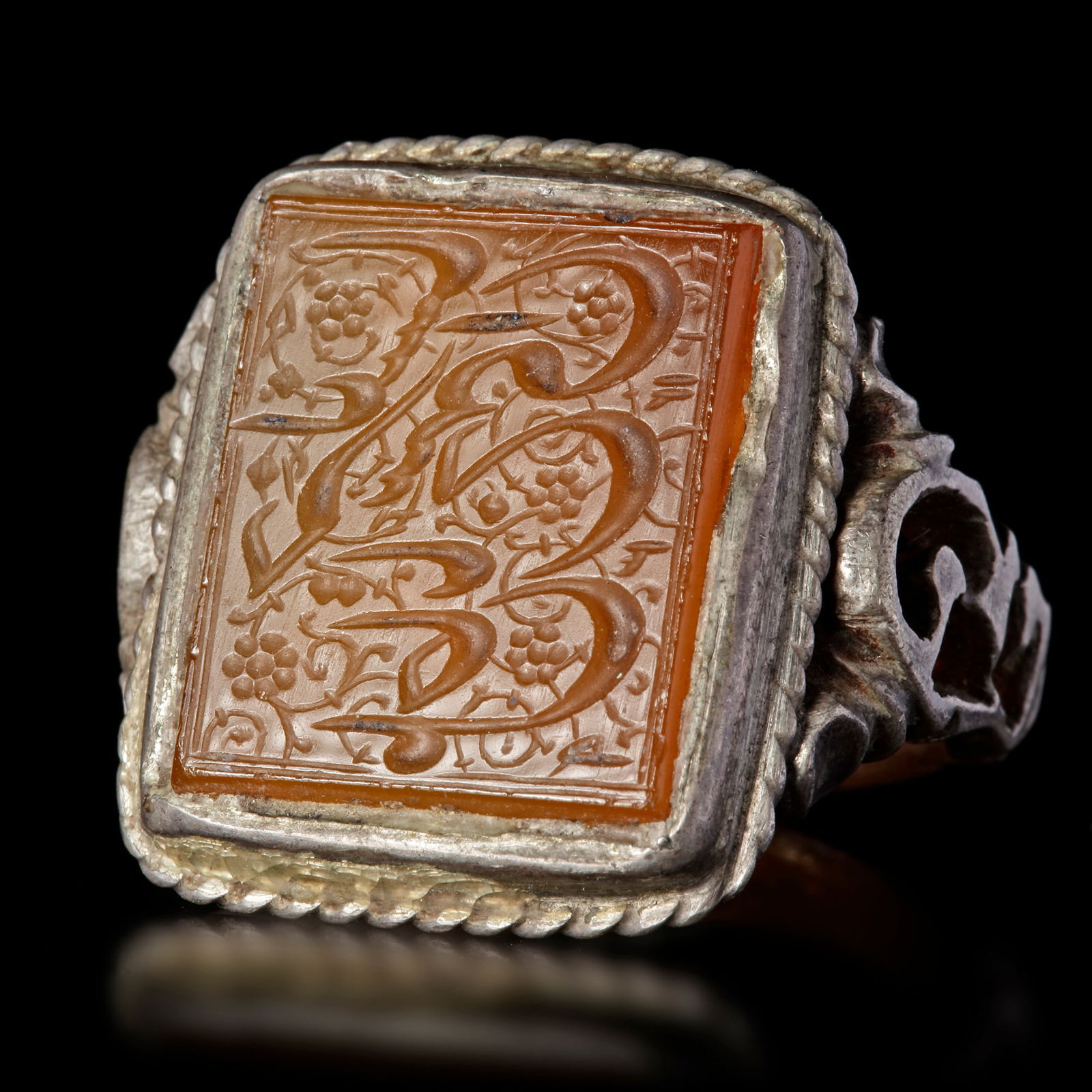 AN AGATE SEAL SILVER RING (1 of 3)