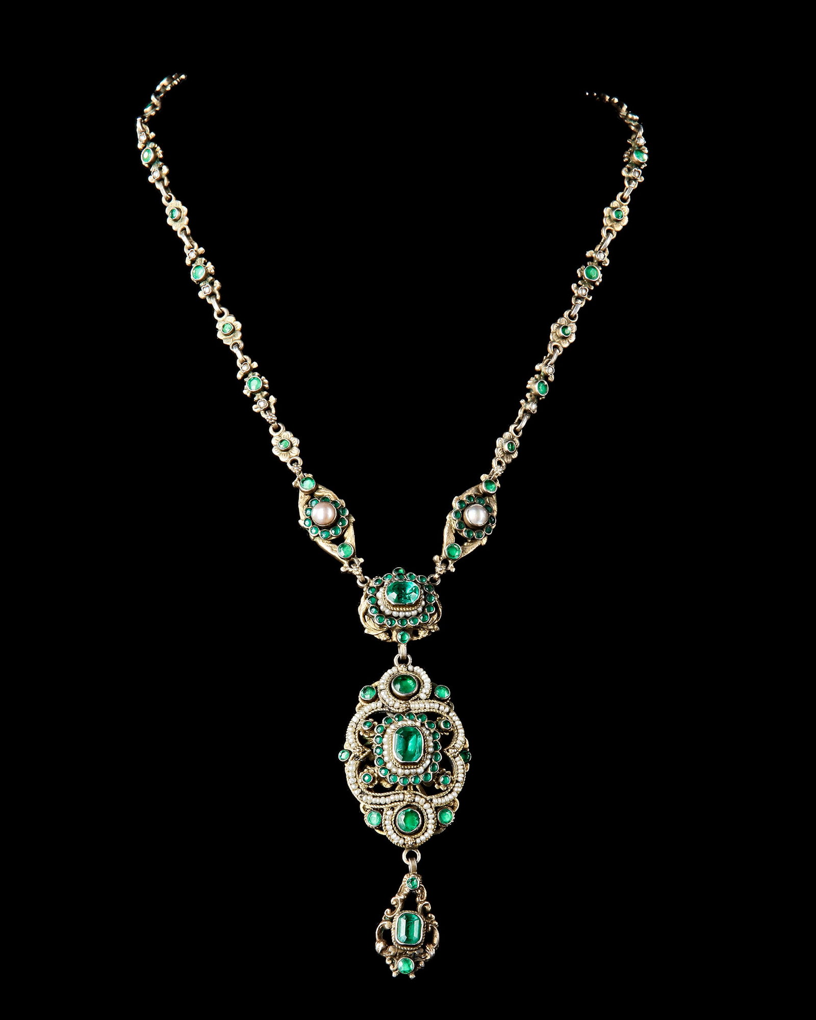 A SILVER GILDED NECKLACE MADE FOR THE MIDDLE EAST MARKET, 18TH CENTURY (1 of 3)