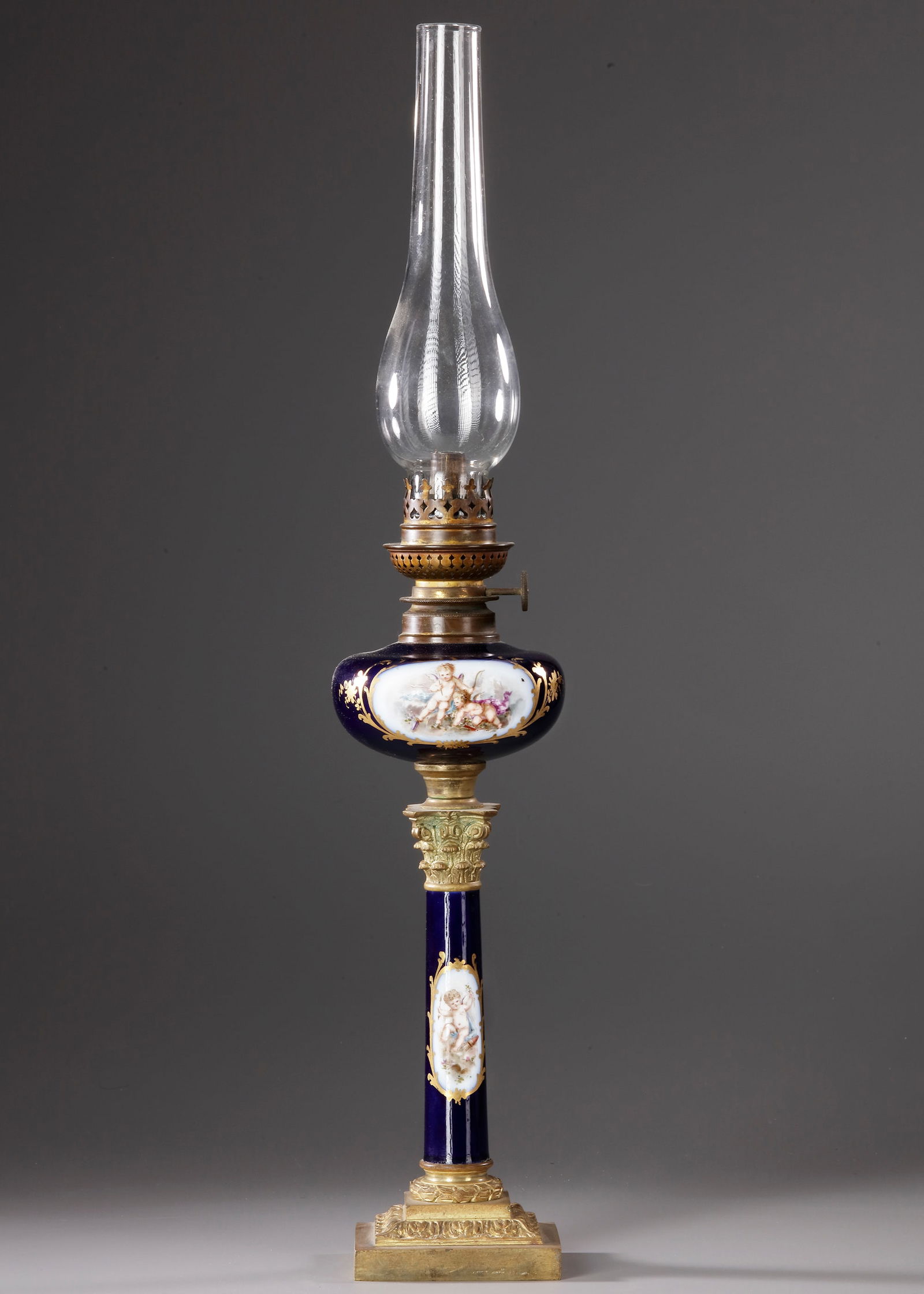 A GILT BRONZE KEROSENE LAMP, NAPOLEON III PERIODE, LATE 19TH CENTURY (1 of 2)