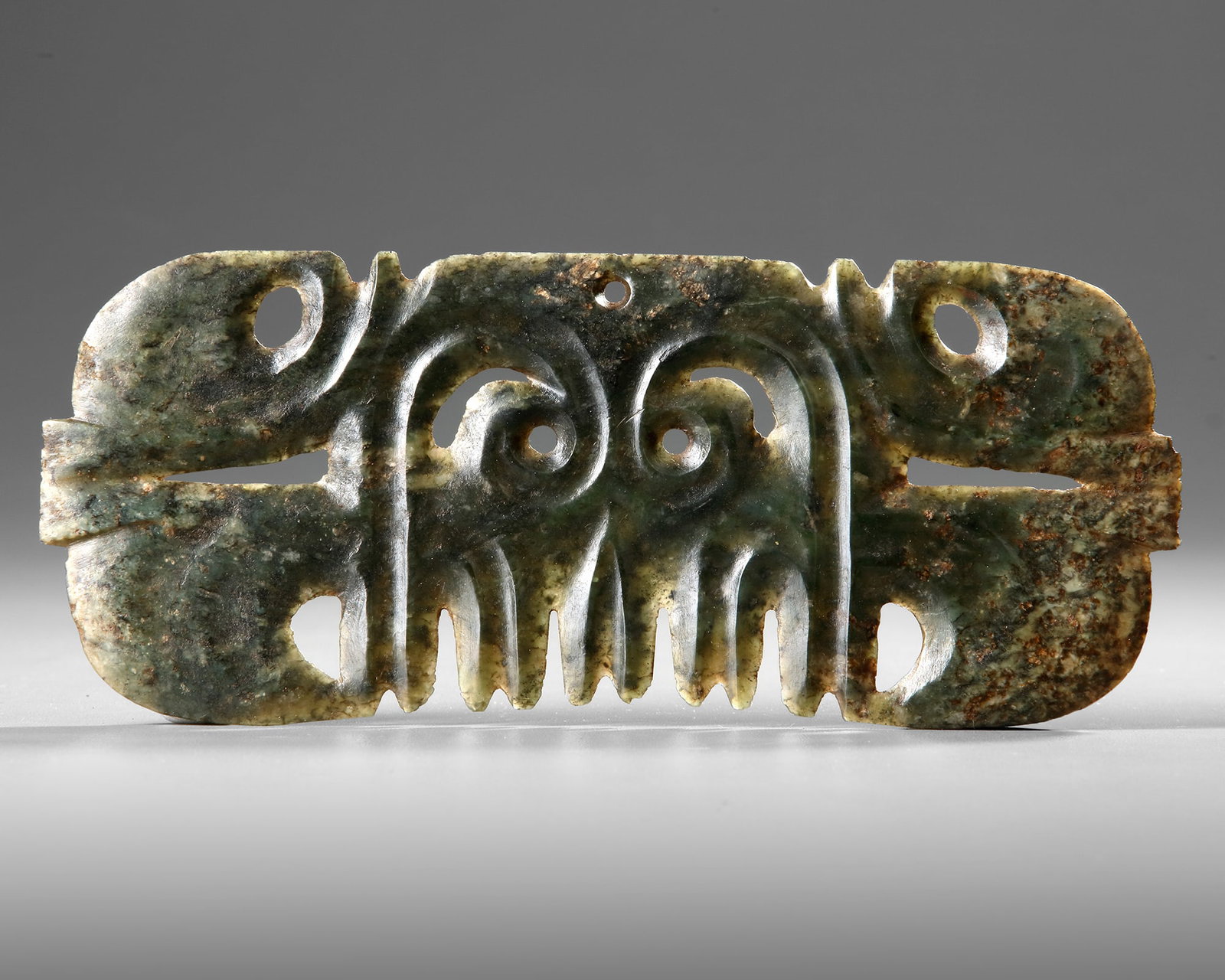 A CHINESE JADE CARVED COMB WITH MASK DESIGN,SONG DYNASTY (960-1279)OR LATER: 20 by 8 cm.