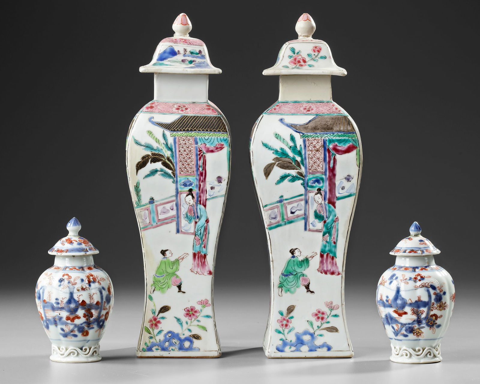 A PAIR OF CHINESE FAMILLE ROSE VASES AND A PAIR OF CHINESE IMARI JARS, 18TH CENTURY (1 of 3)
