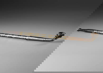 VERY LONG EXTENDABLE BRONZE KISERU PIPE WITH INTRICATE GOLD DECORATION,MEIJI PERIOD,1868-1912: This striking kiseru pipe is a beautifully crafted Japanese smoking instrument, distinguished by its exceptionally long . The pipe features a bronze mouthpiece and bowl, connected by a lacquered centr