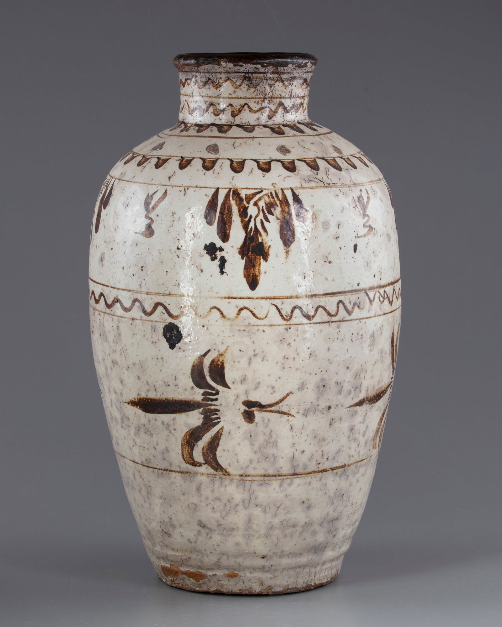A LARGE CHINESE CIZHOU JAR, MING DYNASTY (1368-1644) (1 of 5)