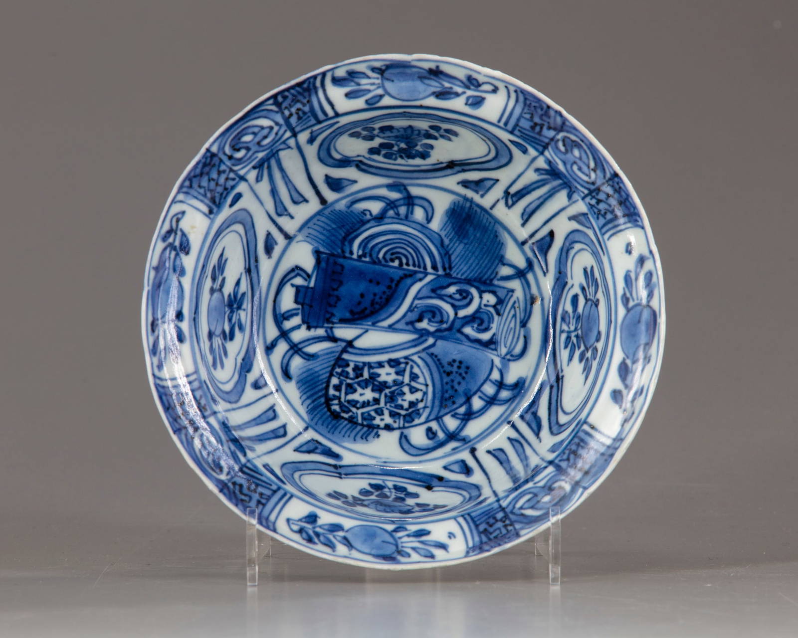 A BLUE AND WHITE BOWL, WANLI PERIOD, (1573-1619)