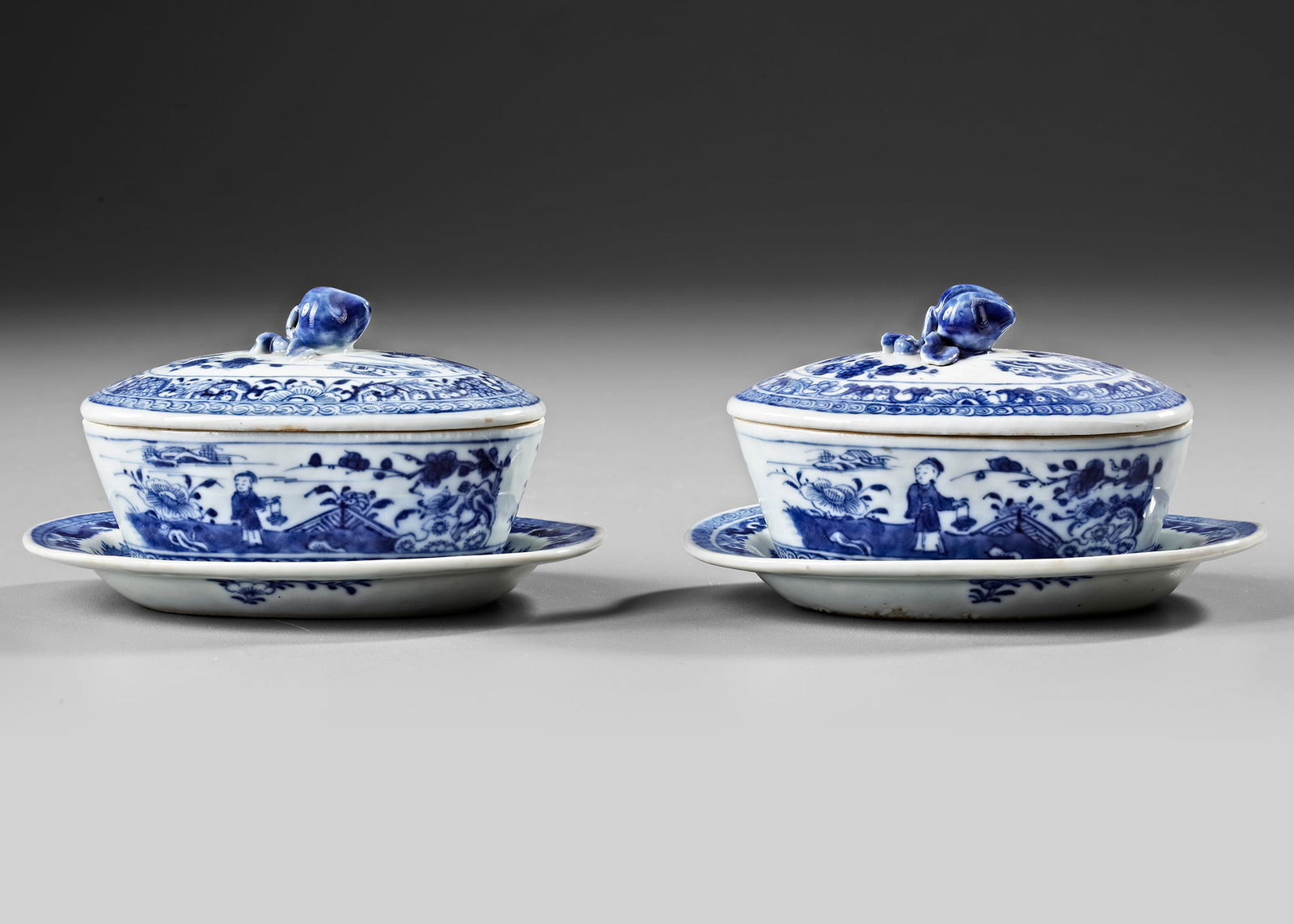 A PAIR OF SMALL CHINESE BLUE AND WHITE TUREENS AND COVERS ON STANDS, 18TH CENTURY (1 of 4)