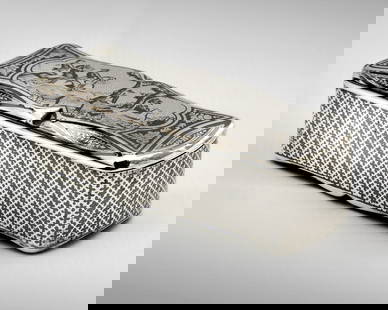 A POSSIBLY FRENCH NIELLO SILVER TOBACCO SNUFF BOX (19TH CENTURY), DECORATED WITH A HUNTING SCENE: Measurements: 3.5 by 9.5 by 2.5 cm. Weight: 110 grams