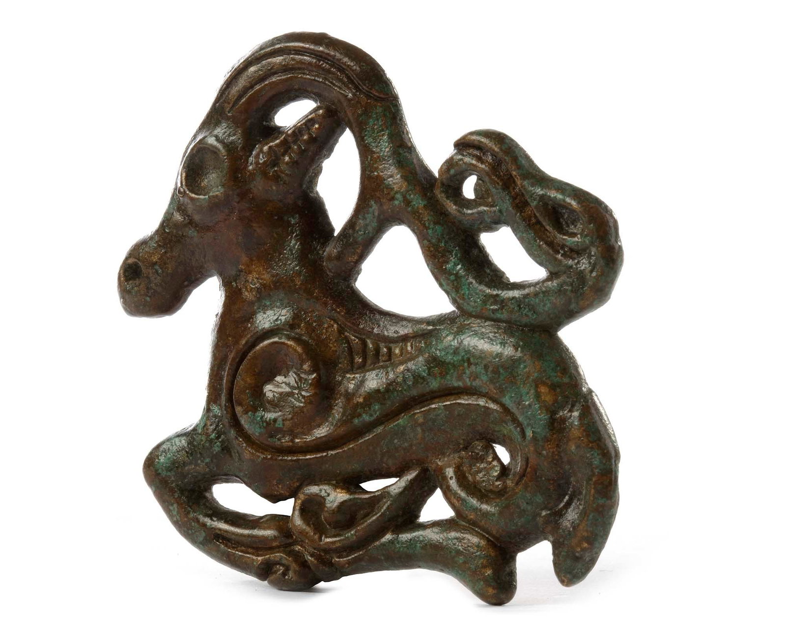 A SEATED MYTHOLOGICAL BRONZE RAM, ORDOS PERIOD: 7.2 by 6.5 cm. PROVENANCE: FROM A PRIVATE COLLECTION, JAPAN 1970-2015