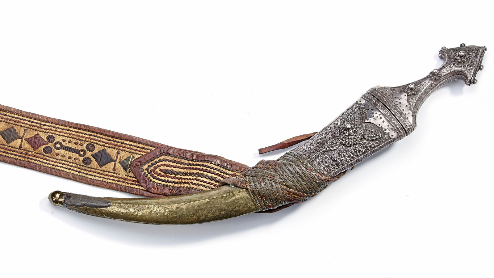 A SILVER DAGGER WITH BELT, SAUDI ARABIA, 19TH CENTURY (1 of 3)