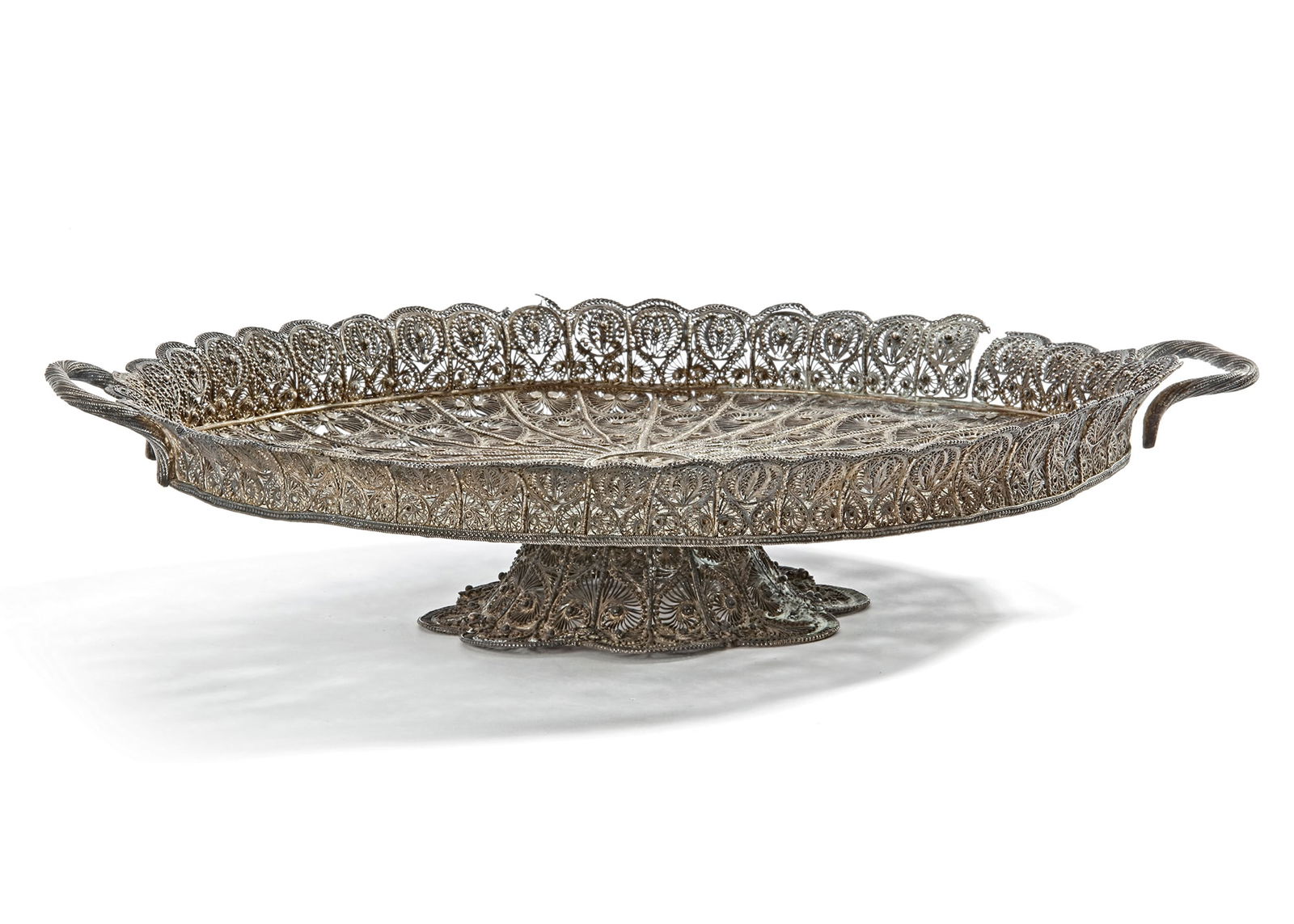 AN INDIAN SILVER FILIGREE TRAY, 19TH CENTURY (1 of 4)
