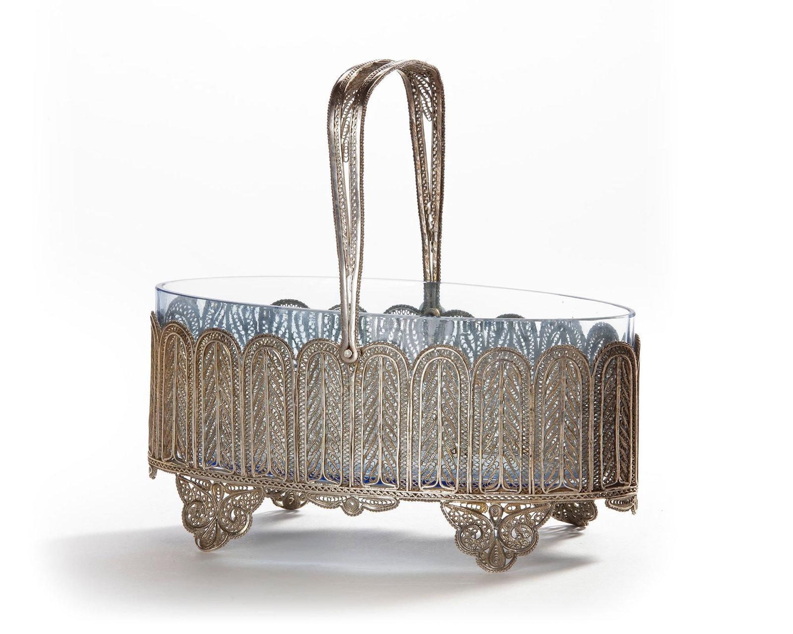 A SILVER FILIGREE BASKET WITH BLUE GLASS, 19TH CENTURY (1 of 4)