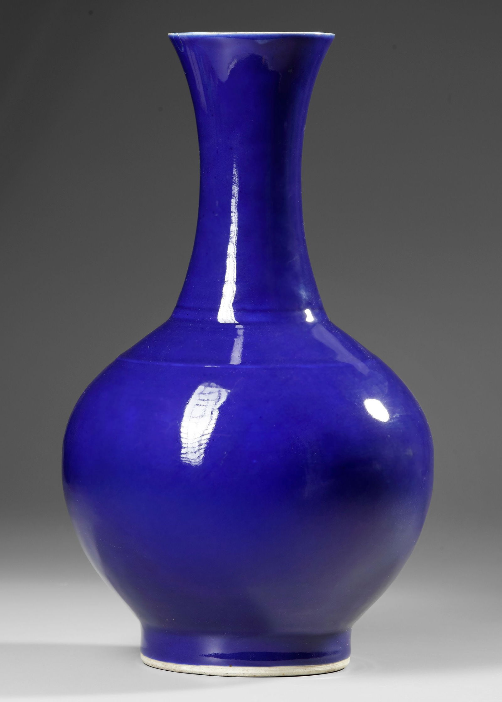 A CHINESE POWER BLUE GLAZED BOTTLE VASE, QING DYNASTY (1644-1911) - 2