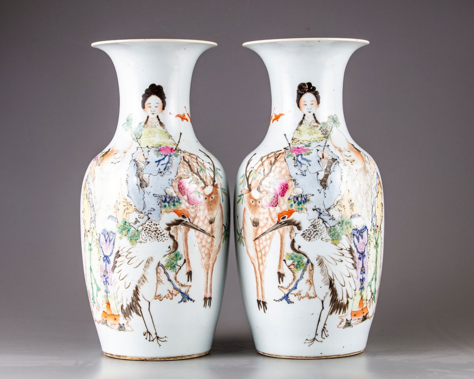 A PAIR OF CHINESE FAMILLE ROSE VASES, 19TH-20TH CENTURY (1 of 4)