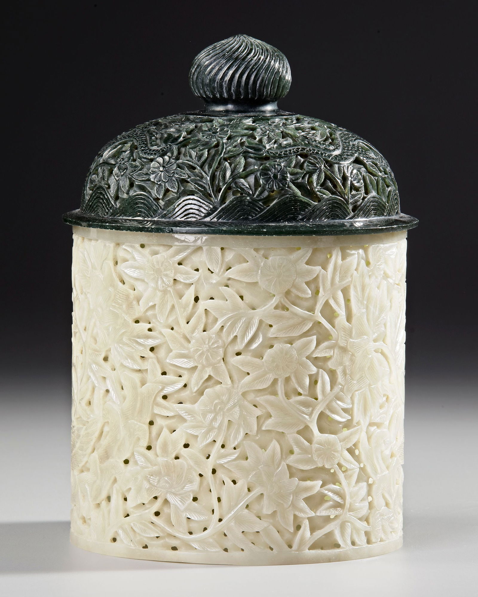 A CHINESE CARVED WHITE JADE CYLINDRICAL JAR WITH JADE COVER, 19TH CENTURY (1 of 4)