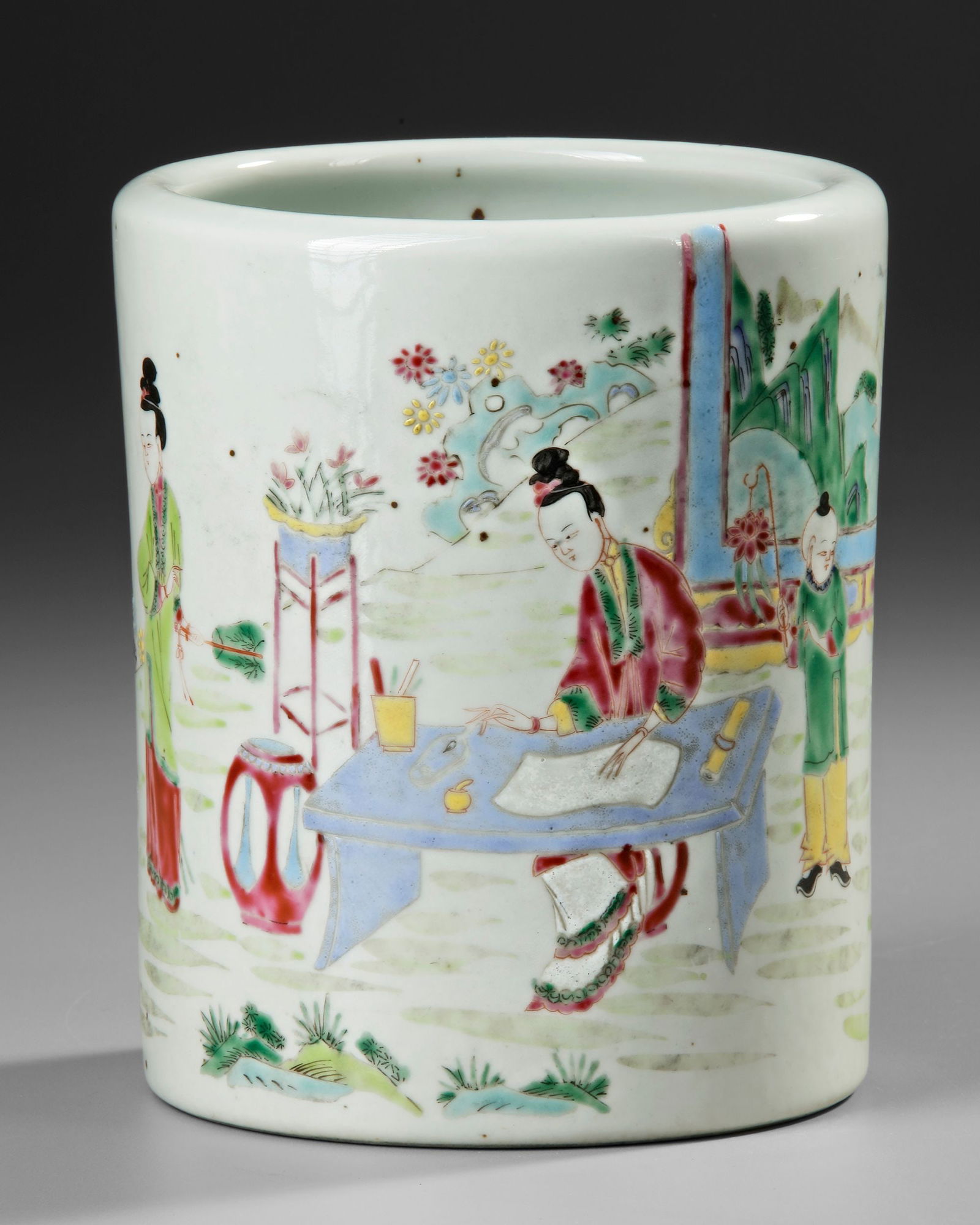 A CHINESE FAMILLE ROSE BRUSH POT, 19TH CENTURY (1 of 4)