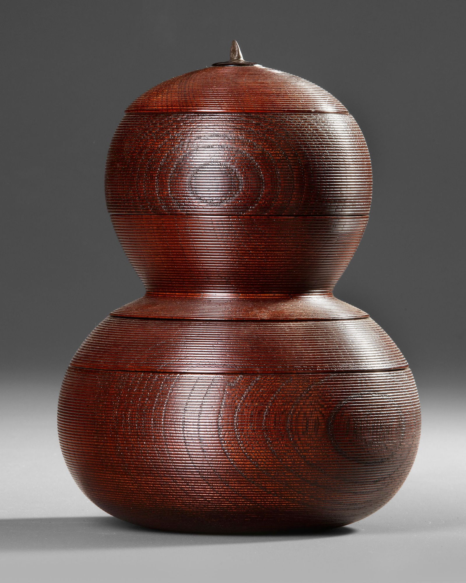 A JAPANESE CALABAS-SHAPED BENTO FOOD CONTAINER, 20TH CENTURY: Calabas-shaped and ribbed, consisting of five pieces. Height 22.5 cm.