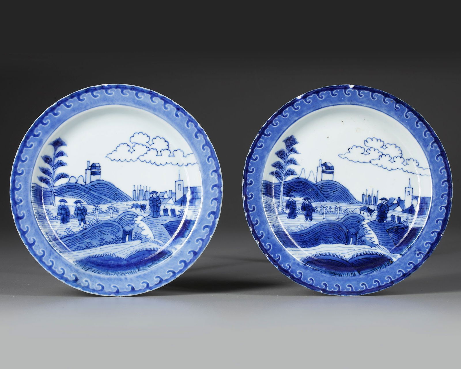 A PAIR OF CHINESE BLUE AND WHITE 'SCHEVENINGEN' PLATES, KANGXI (1662-1722) (1 of 2)