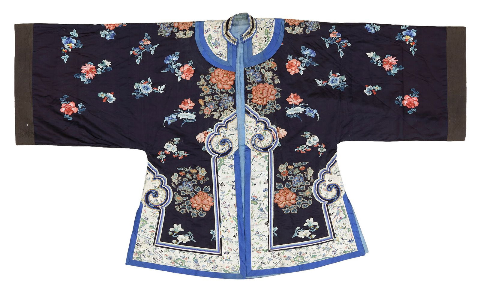 A CHINESE EMBROIDERED SILK ROBE, 19TH CENTURY (1 of 3)