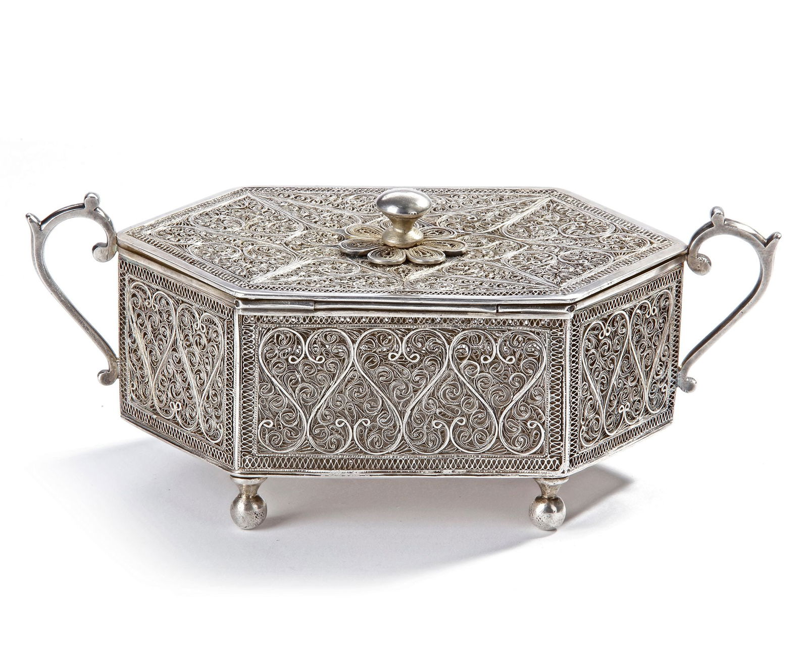 AN OTTOMAN SILVER FILIGREE BOX, 19TH CENTURY (1 of 4)