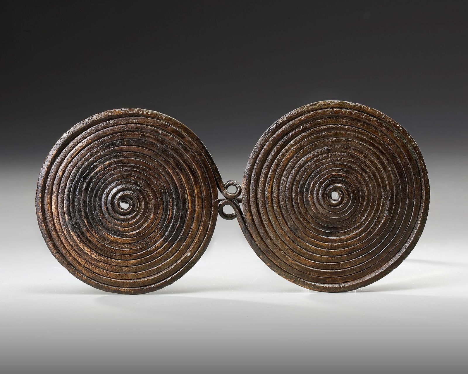 A LARGE BRONZE AGE ITALIC SPECTACLE BROOCH, CIRCA 8TH-7TH CENTURY BC (1 of 3)