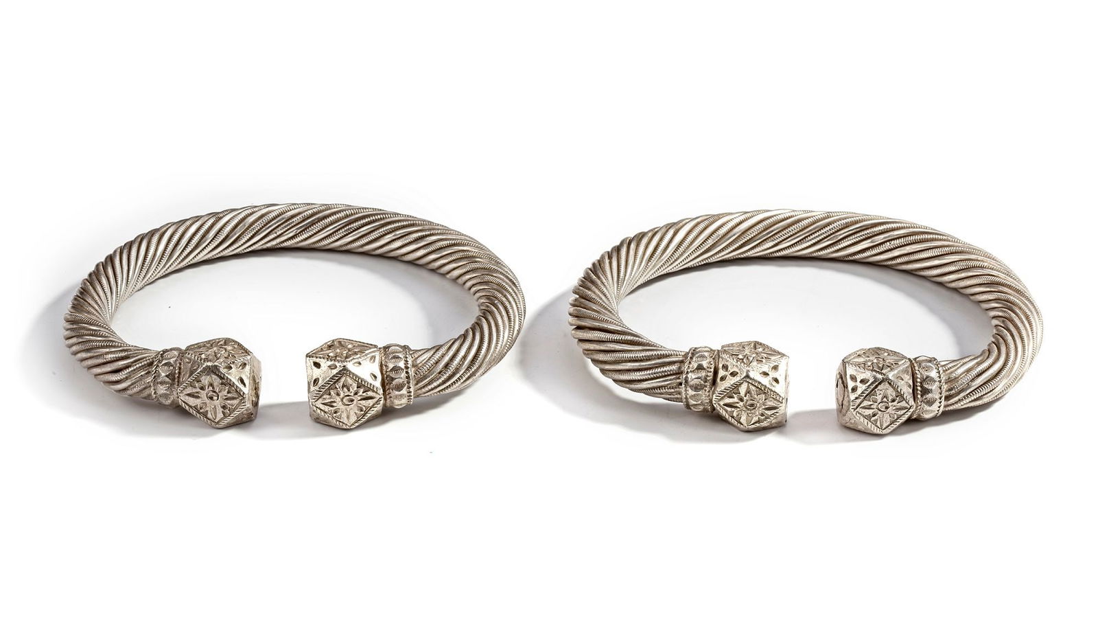 A PAIR OF SILVER BRACELETS, OMAN, 19TH CENTURY (1 of 3)
