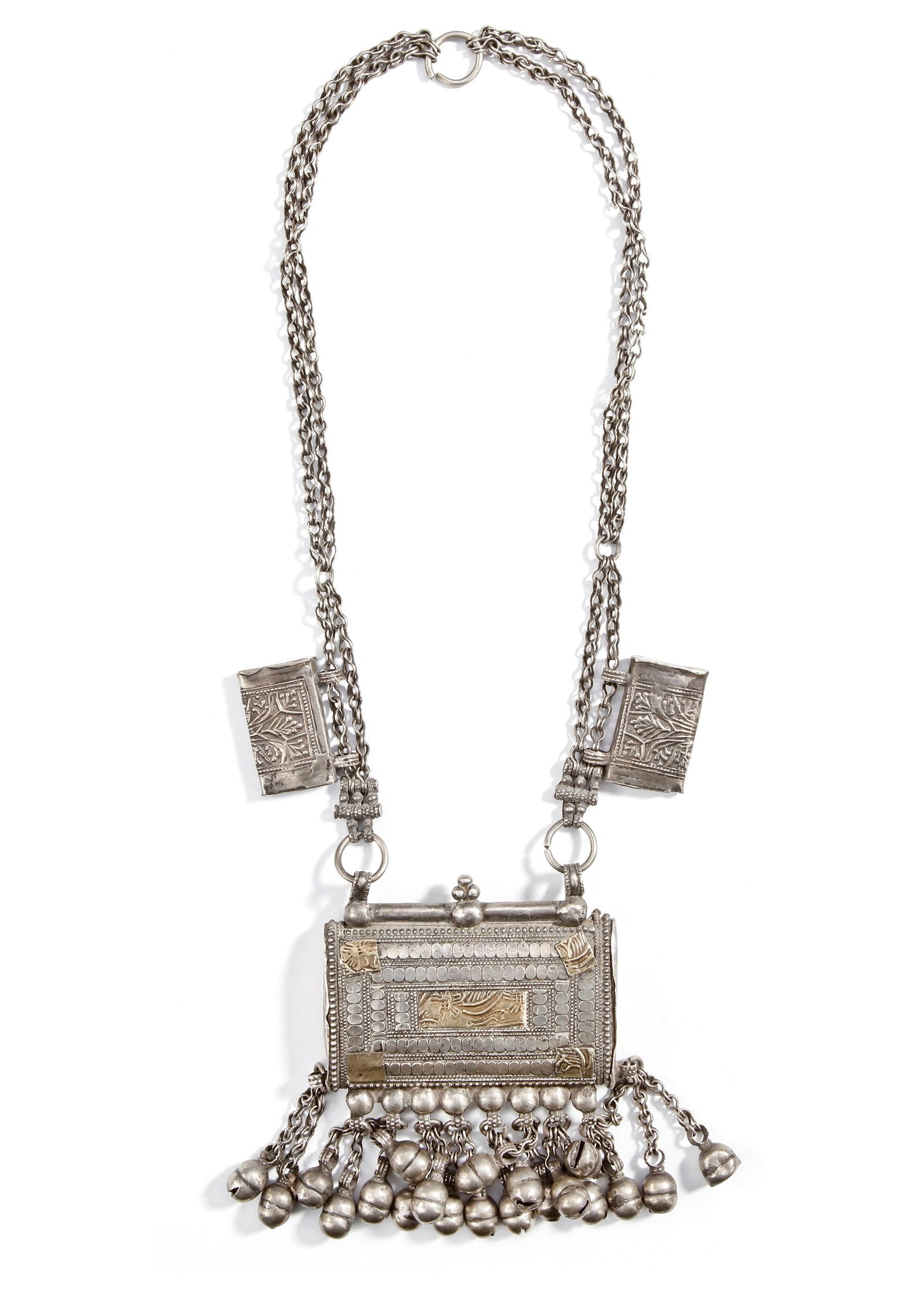A SILVER NECKLACE, OMAN, 19TH CENTURY (1 of 2)
