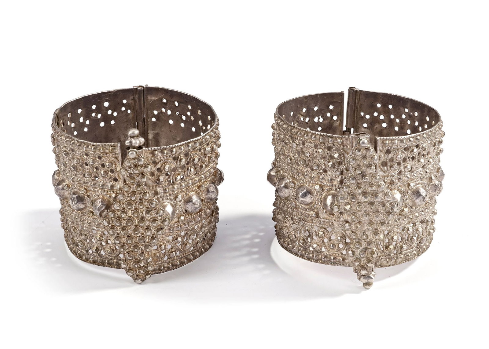 A PAIR OF SILVER BRACELETS, YEMEN, 19TH CENTURY (1 of 4)
