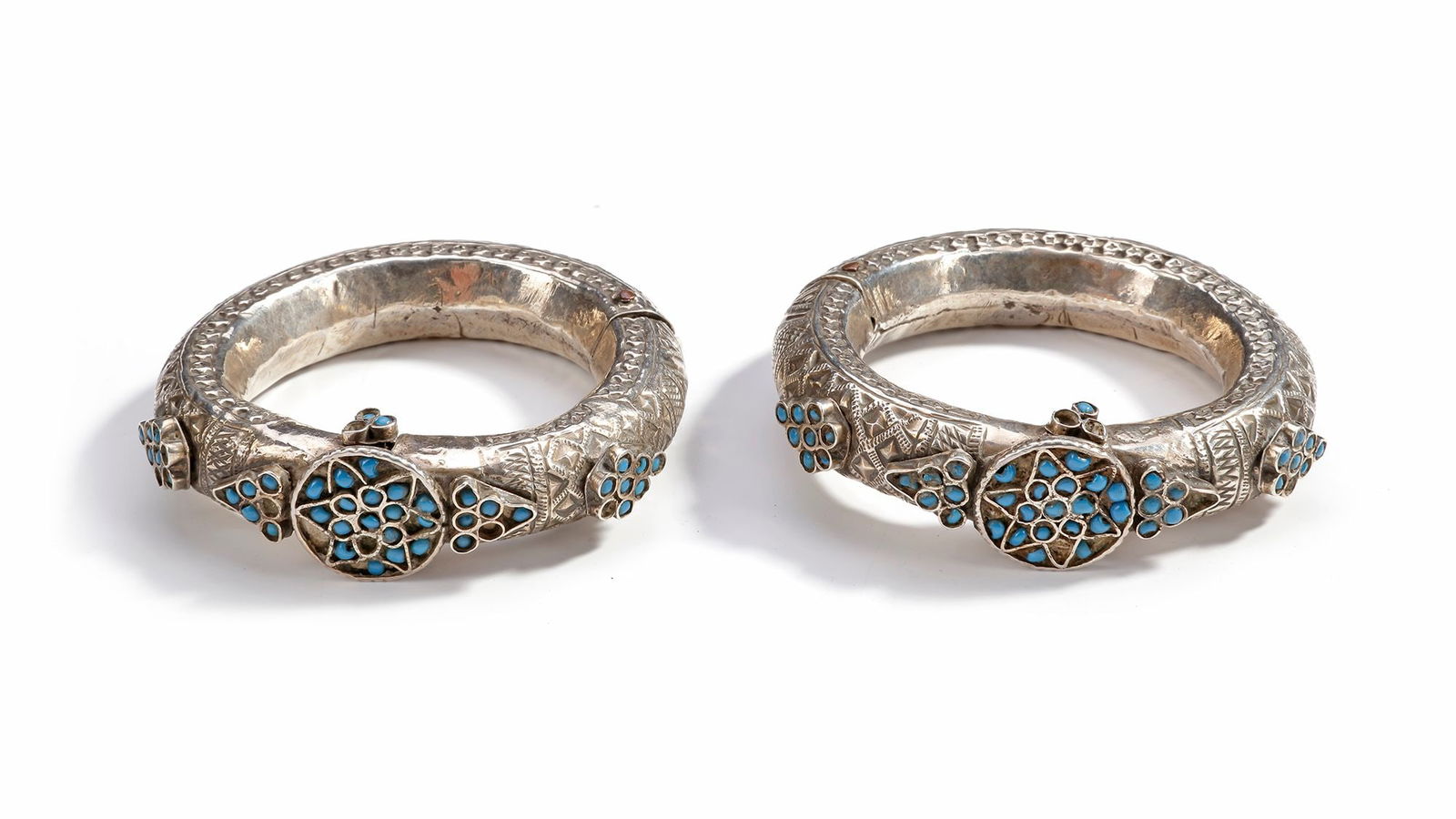 A PAIR OF SILVER BRACELETS, AFGHANISTAN, 19TH CENTURY (1 of 4)