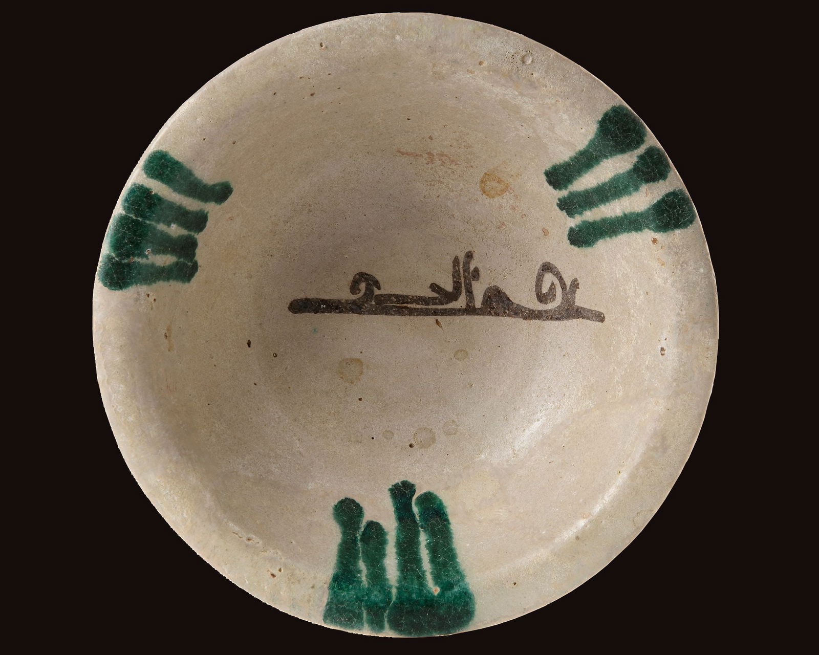 AN ABBASID TIN GLAZED POTTERY BOWL, MESOPOTAMIA, 9TH CENTURY (1 of 5)