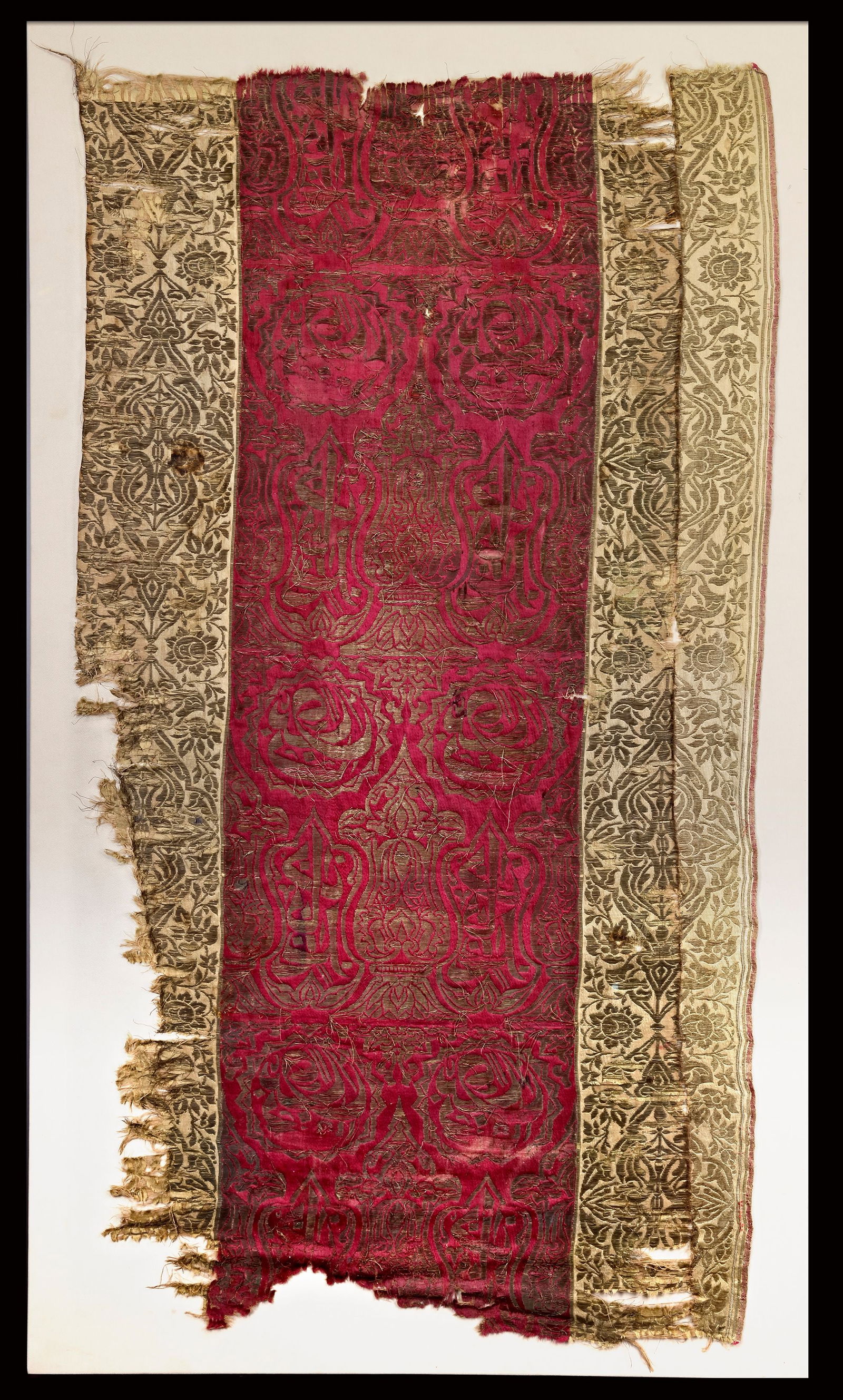 AN OTTOMAN SILK AND VELVET THREAD BROCADE ( KEHMA) FRAGMENT, TURKEY, 17TH CENTURY (1 of 1)