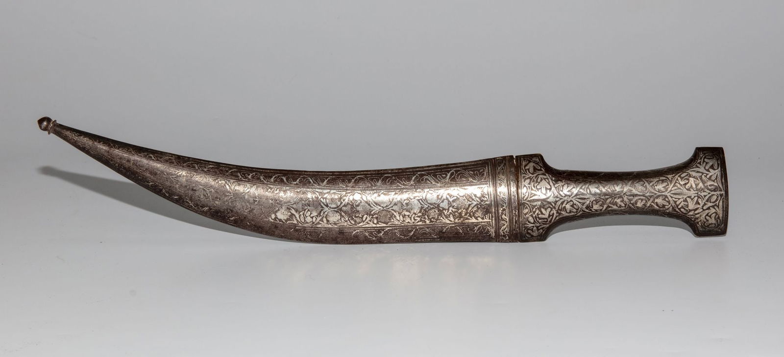 AN INDO-PERSIAN DAGGER, 18TH CENTURY (1 of 3)