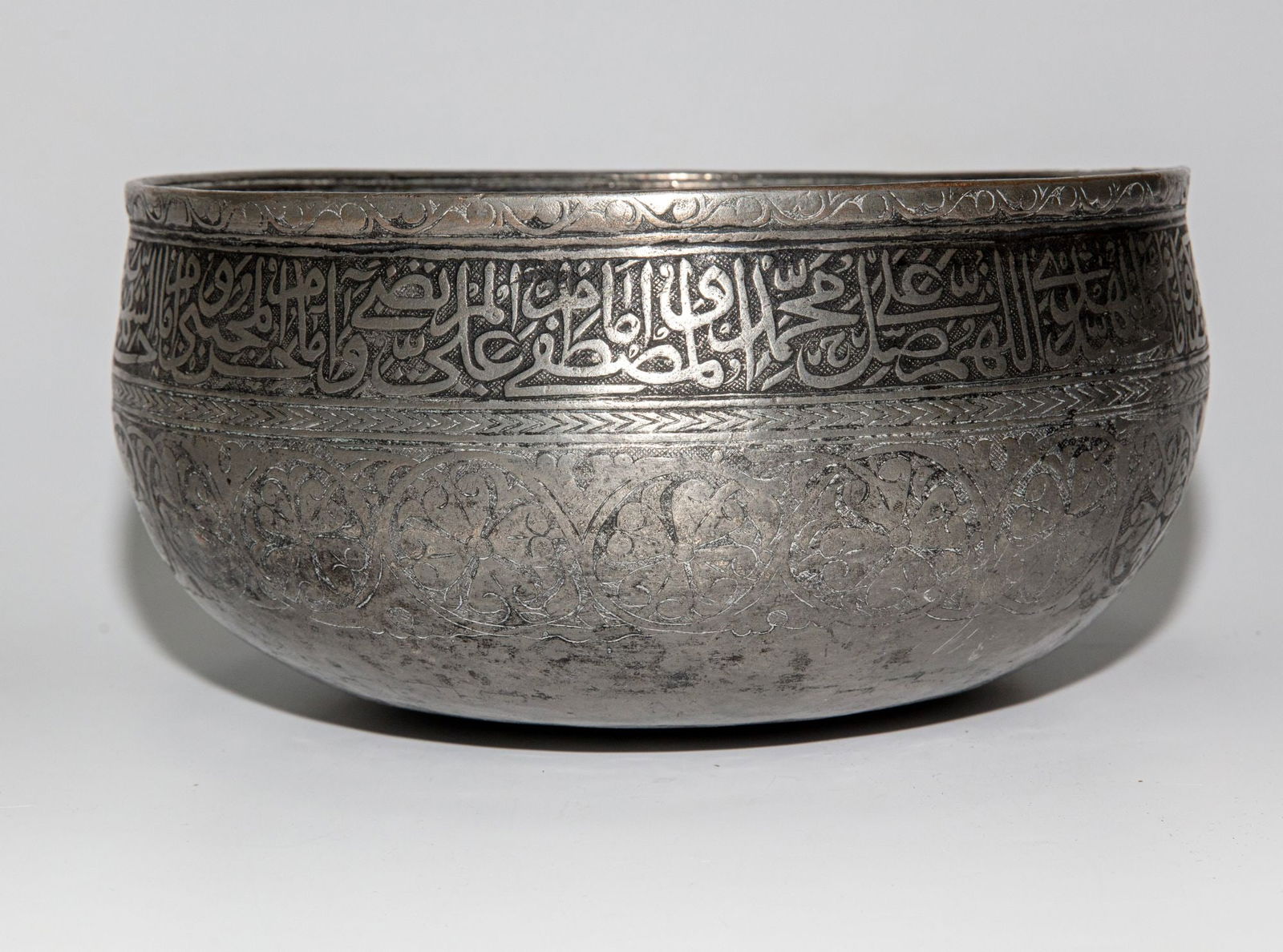 TIMURID ENGRAVED METAL BOWL â€“ 14TH CENTURY (1 of 5)