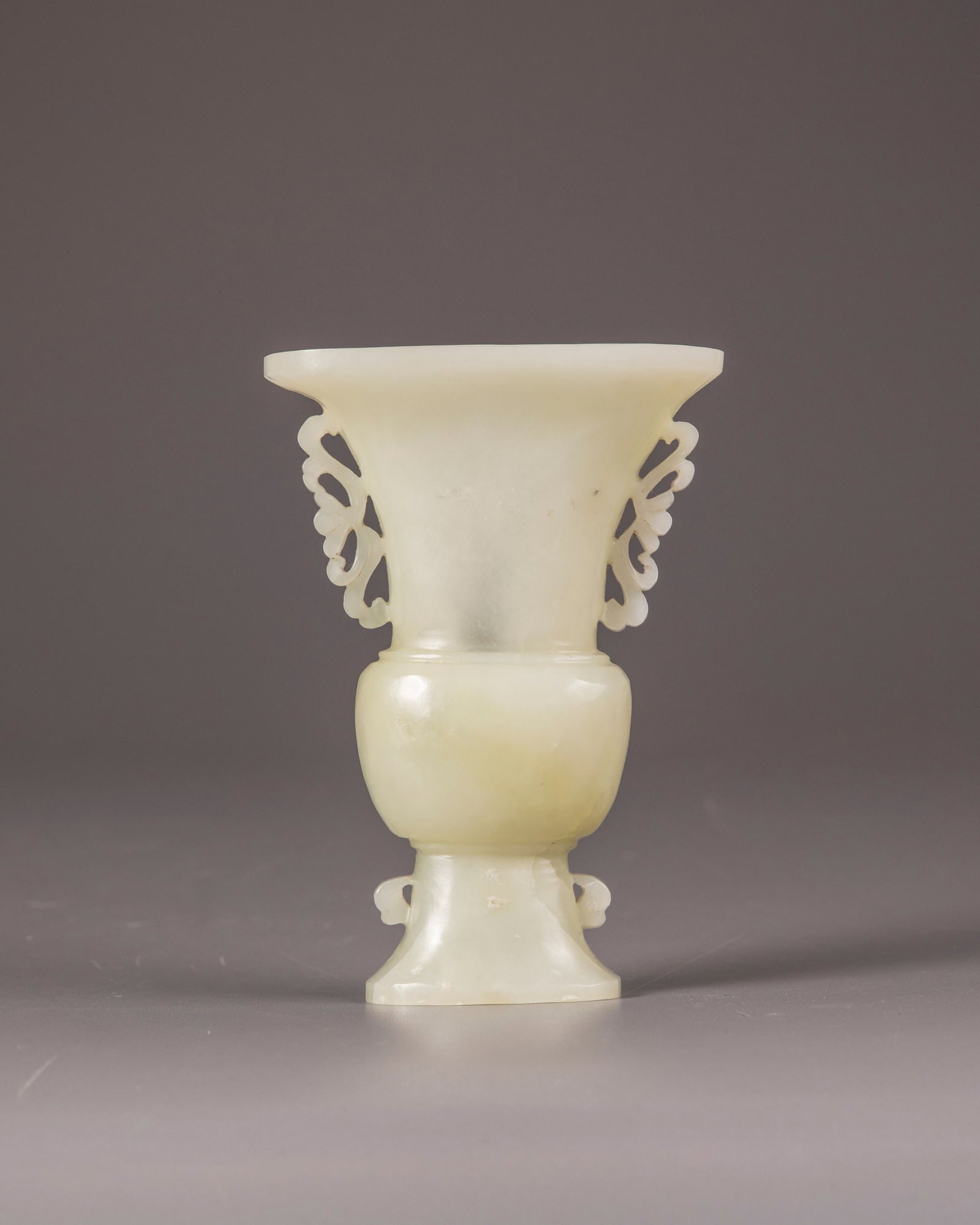 A CHINESE BOWENITE FLATTENED GU VASE, 19TH CENTURY (1 of 5)