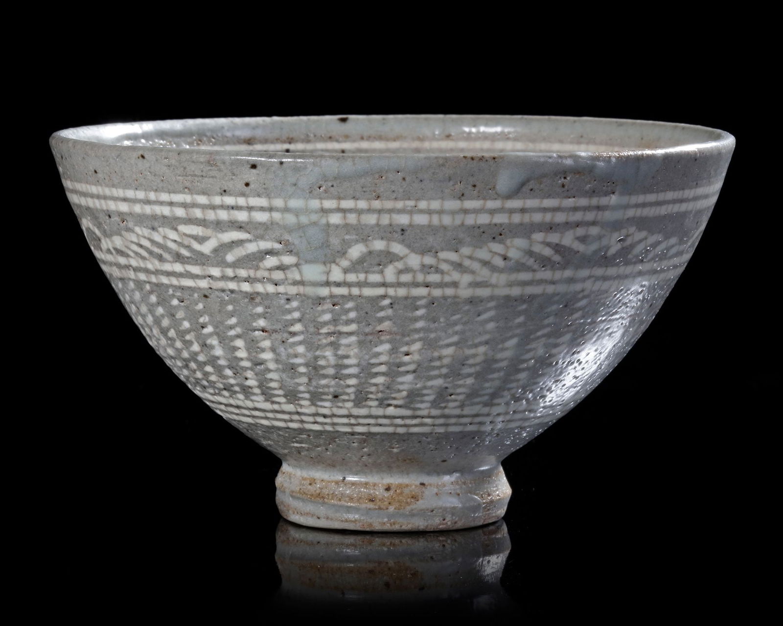 A HORI-MISHIMA DECORATED BOWL, 15TH-16TH CENTURY: A finely crafted ceramic bowl in the Hori-Mishima style, featuring delicate incised patterns filled with white slip that create intricate decorative bands around the exterior and interior. The design