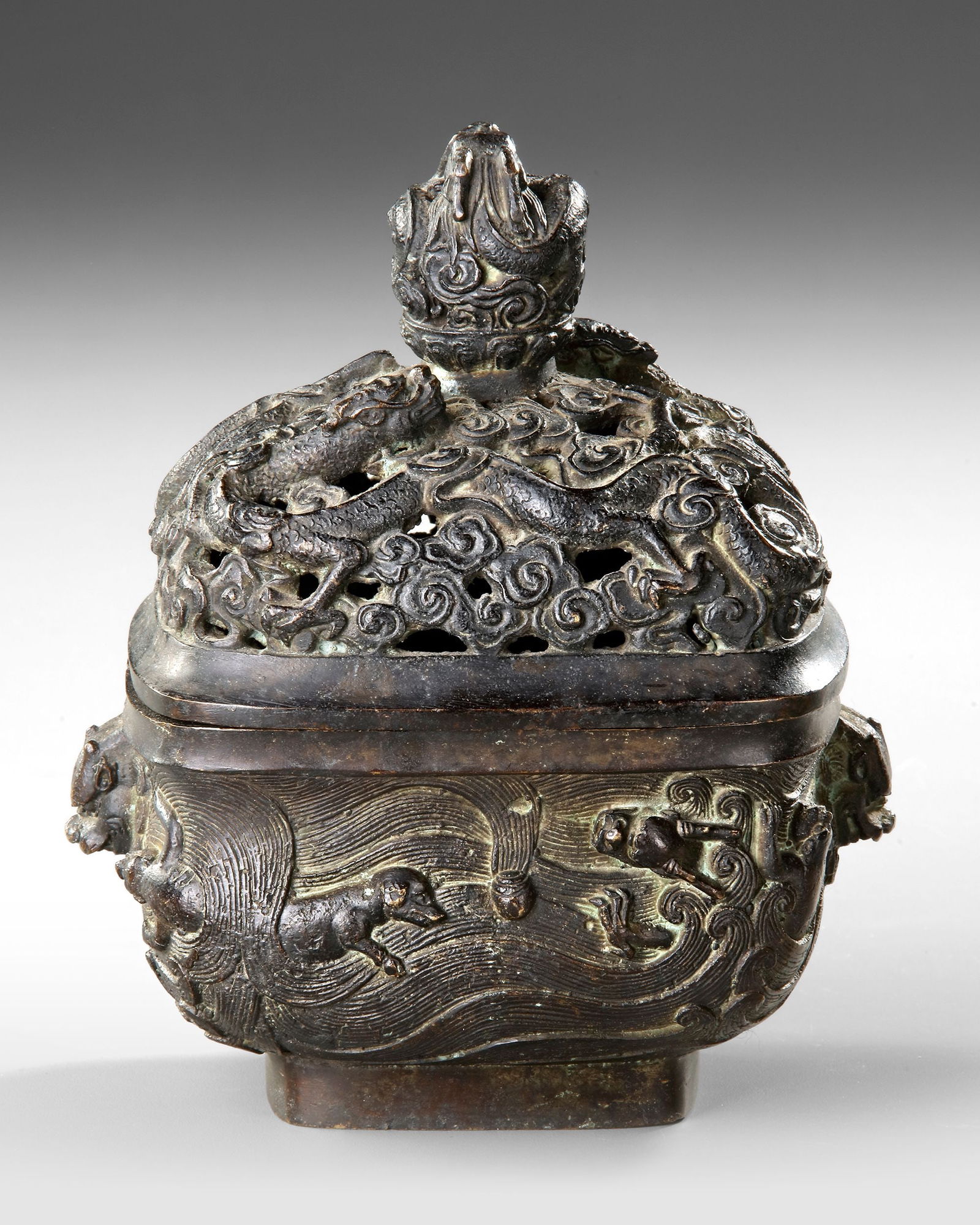 A CHINESE BRONZE INCENSE BURNER, 17TH CENTURY (1 of 5)