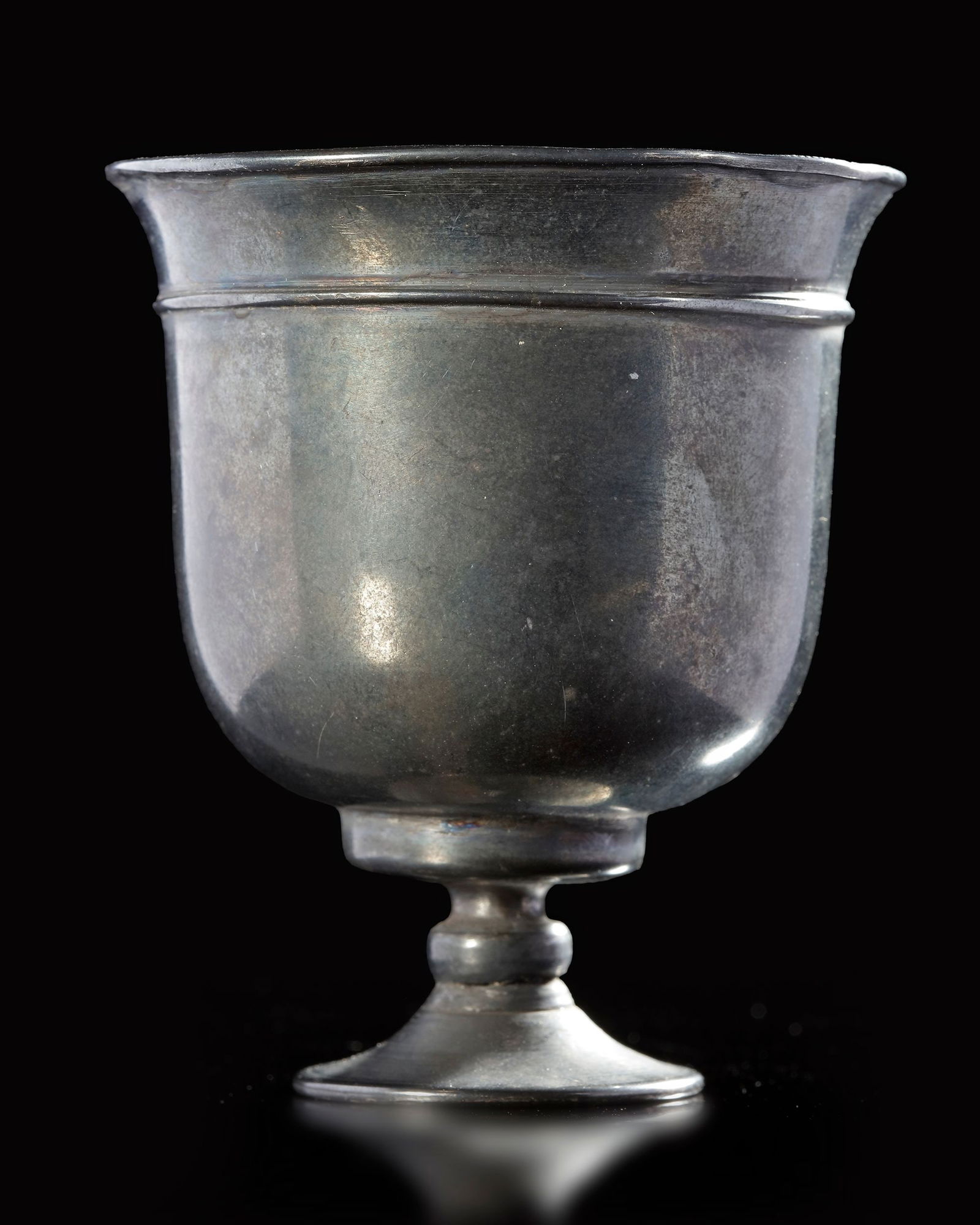 A RARE PLAIN SILVER STEM CUP, CHINA, TANG DYNASTY (AD 618-907) (1 of 5)