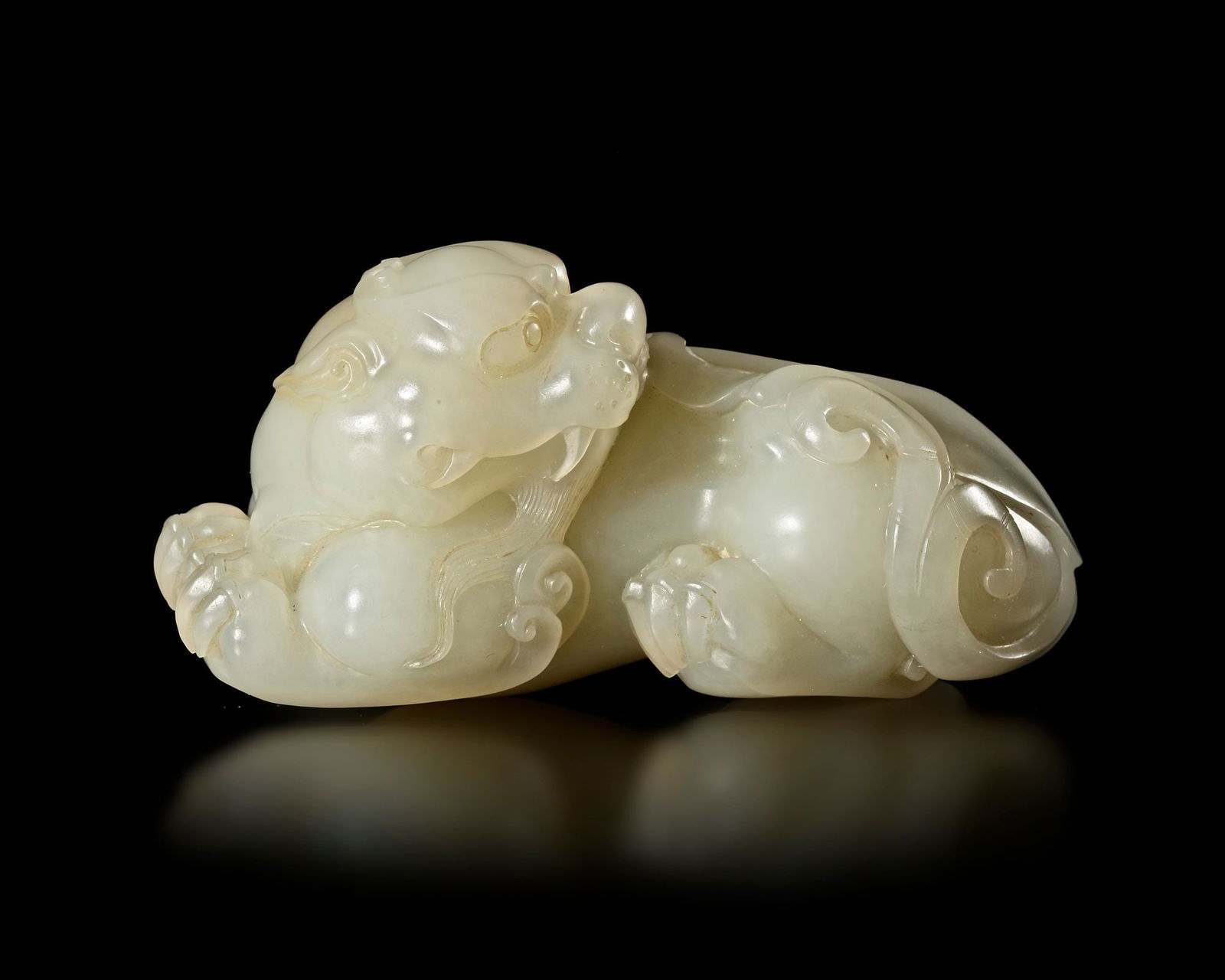 A MYTHICAL ANIMAL WHITE JADE, CINA, QING DYNASTY (1644â€“1912) (1 of 5)