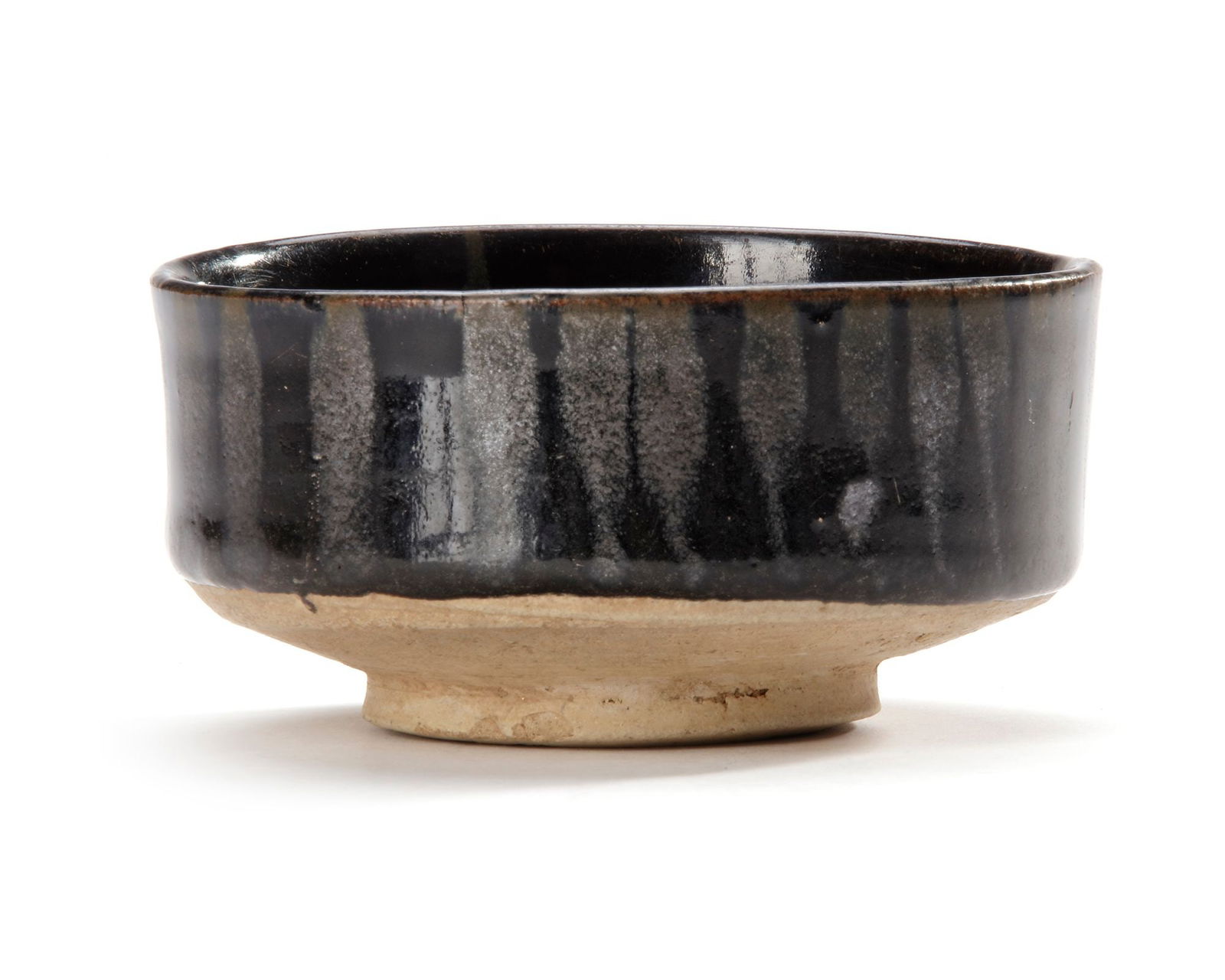 A CHINESE HENAN BRUSH WASHER, SONG DYNASTY (960-1279): A Chinese Henan brush washer resting on a knife pared foot-rim, covered overall with a lustrous black glaze streaked with metallic grey splashes radiating from the rim inside and falling down the side