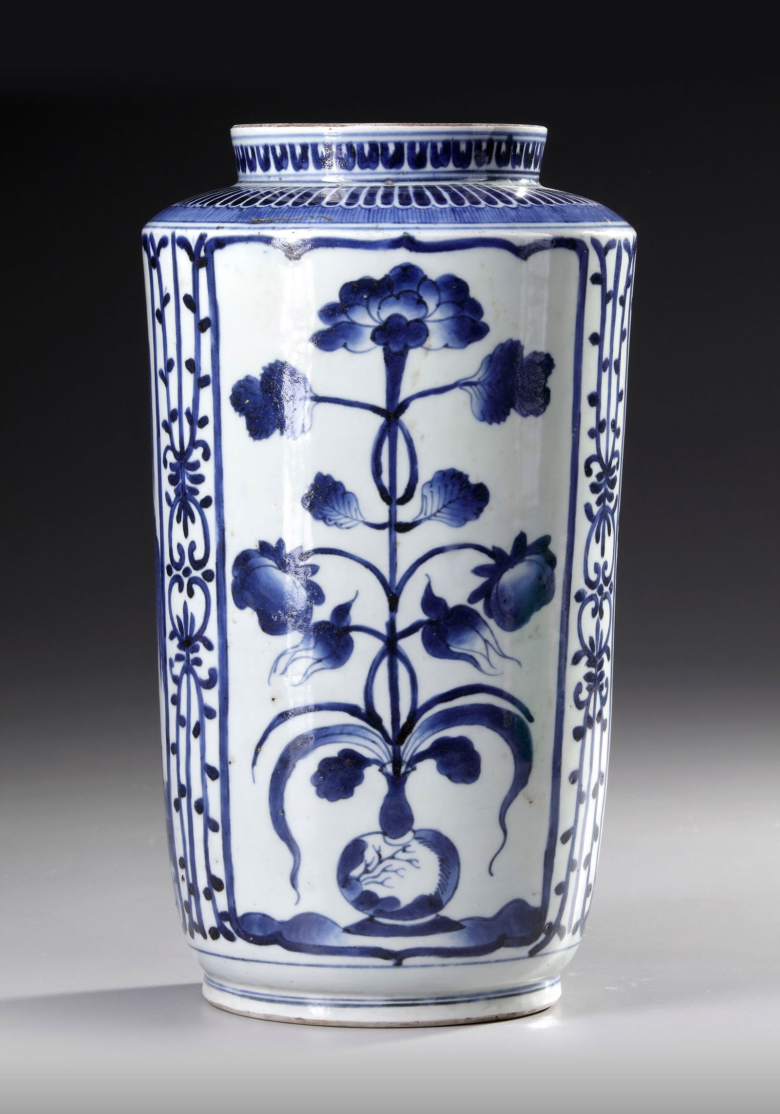 A JAPANESE BLUE AND WHITE CYLINDRICAL ARITA VASE, LATE 17TH CENTURY (1 of 4)