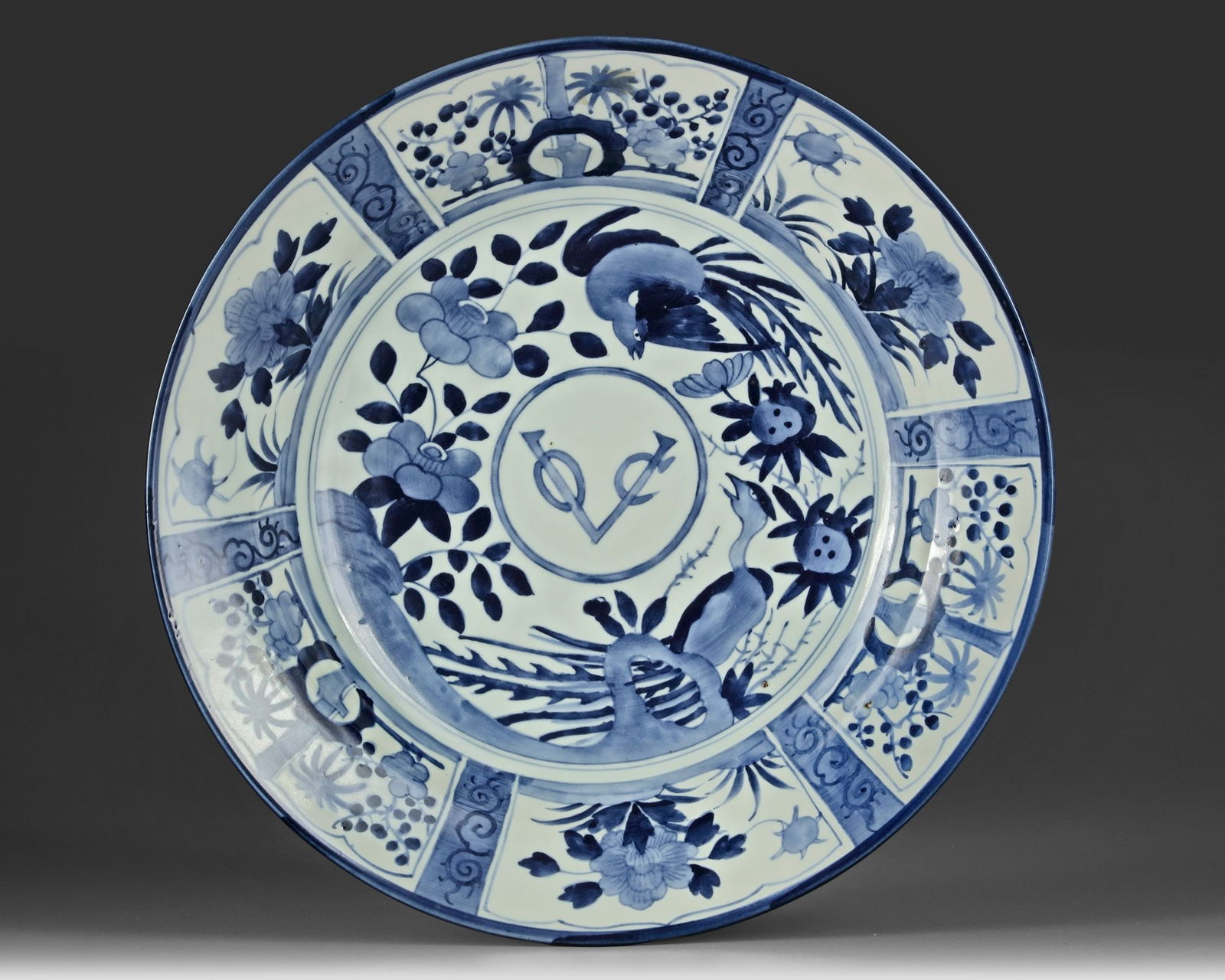 A JAPANESE ARITA BLUE AND WHITE V.O.C. DISH, 19TH CENTURY (1 of 2)