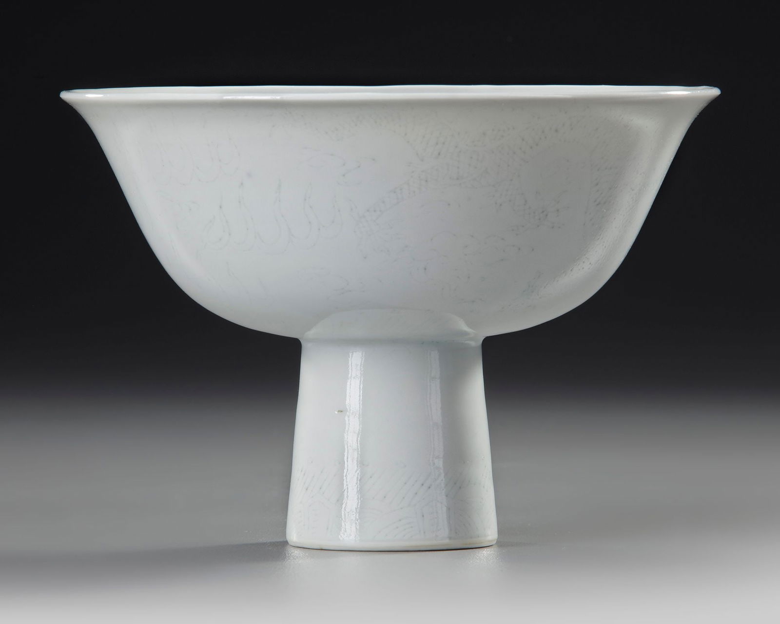 A CHINESE WHITE-GLAZED ANHUA DRAGON STEM CUP, EARLY 18TH CENTURY (1 of 4)