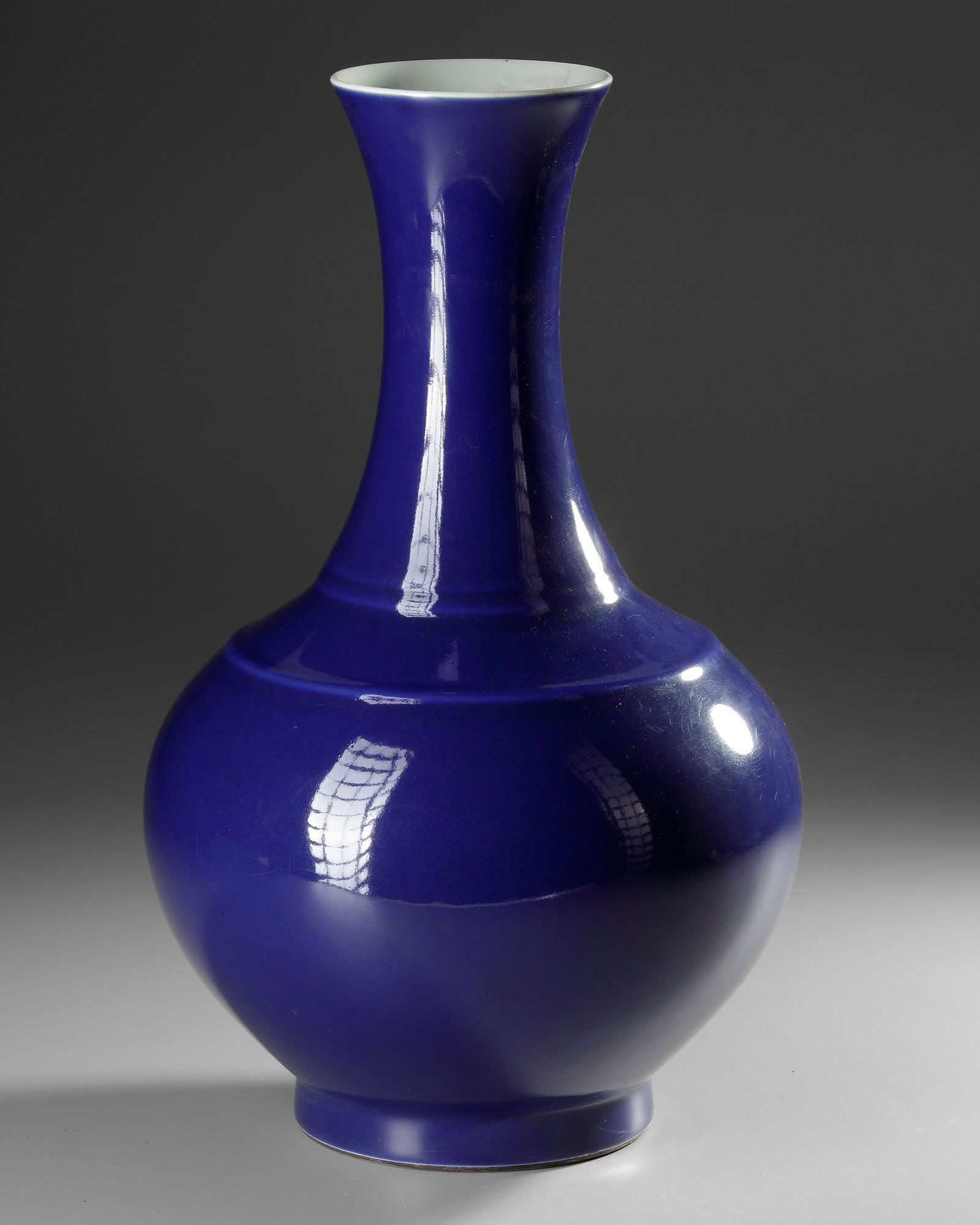 A CHINESE POWER BLUE GLAZED BOTTLE VASE, QING DYNASTY (1644-1911) (1 of 4)