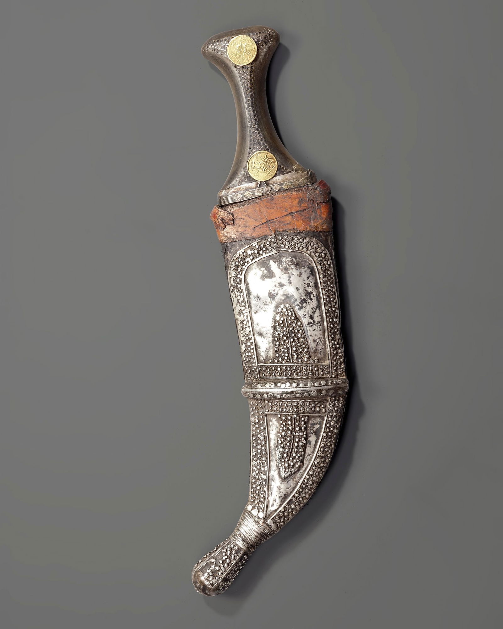 A SILVER YEMENI DAGGER, EARLY 20TH CENTURY (1 of 3)