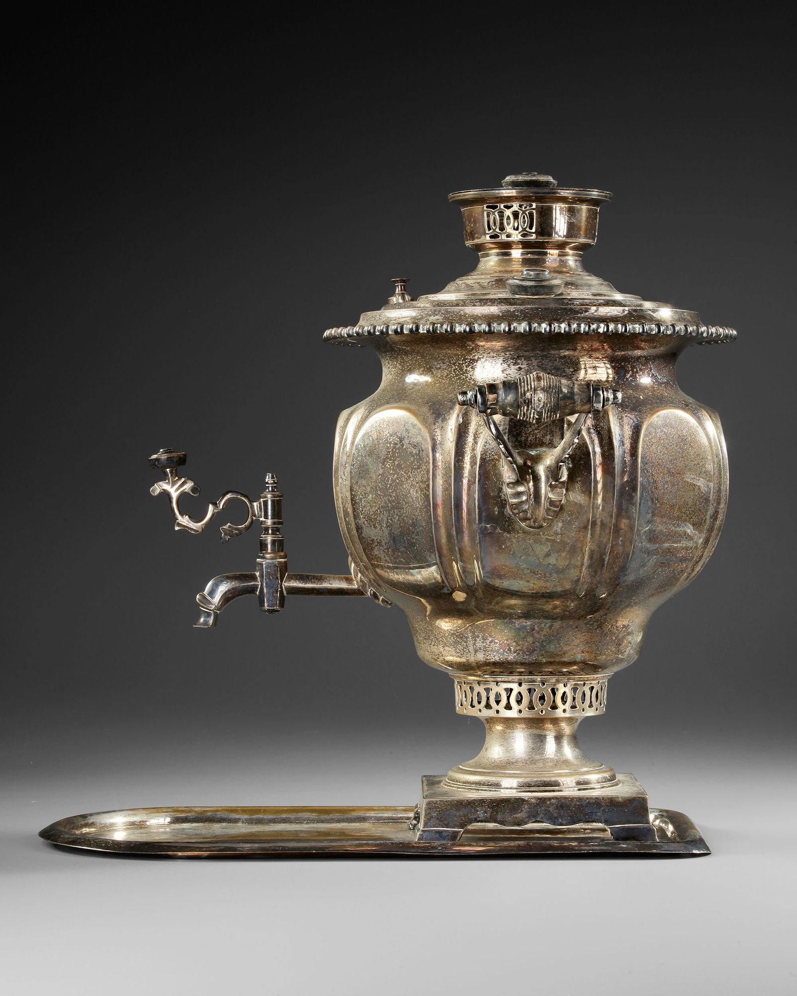 A SILVER PLATED RUSSIAN SAMOVAR, PROBABLY POLAND, 18TH CENTURY (1 of 5)