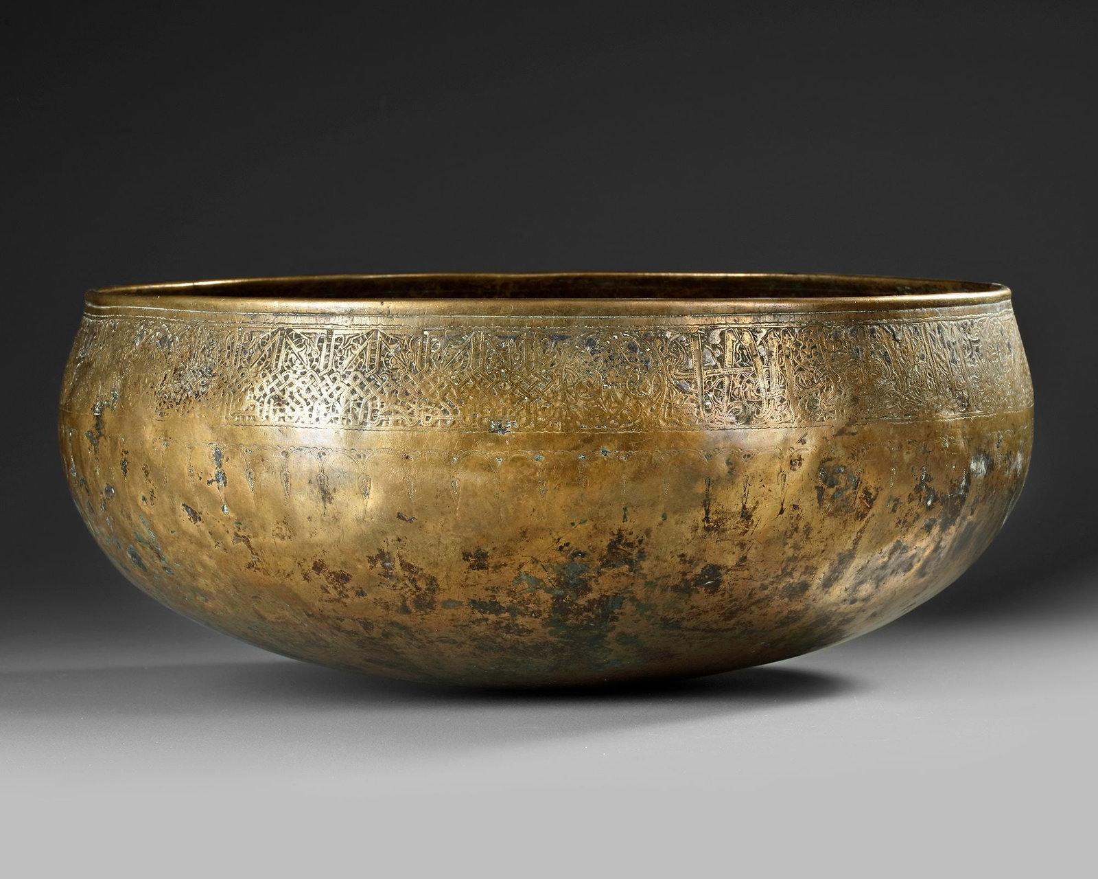 A LARGE MAMLUK BRASS BOWL WITH INSCRIPTIONS, EGYPT OR SYRIA, 14TH CENTURY (1 of 4)