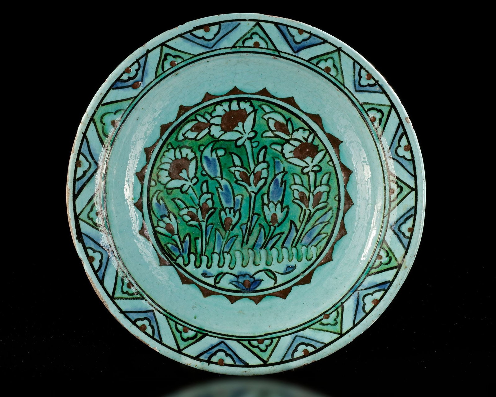 AN OTTOMAN IZNIK POTTERY PLATE, 17TH CENTURY (1 of 2)