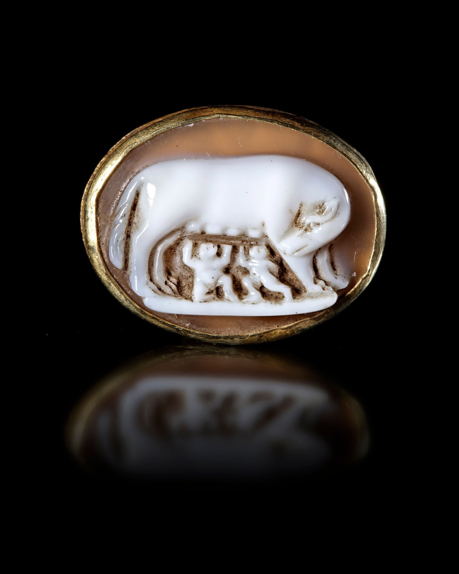 A ROMAN CAMEO OF WOLF AND TWINS, 1ST CENTURY AD (1 of 3)