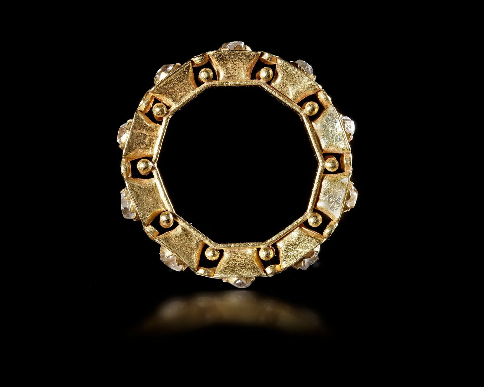 A LATE ROMAN RING WITH DIAMONDS, 4TH-5TH CENTURY AD (1 of 3)