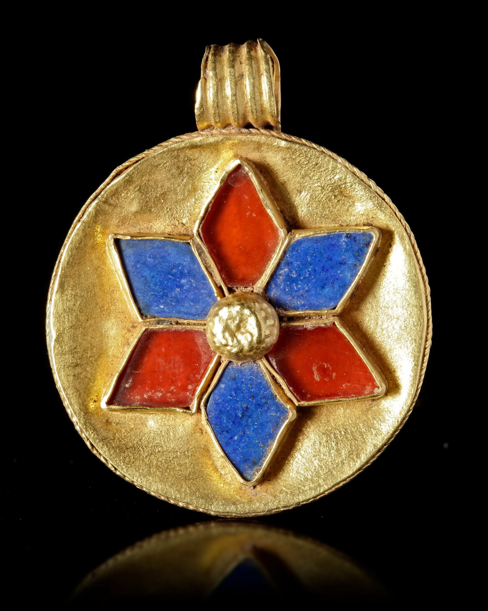 A CIRCULAR GOLD PENDANT PHOENICIAN, 5TH TO 4TH CENTURY BC (1 of 2)